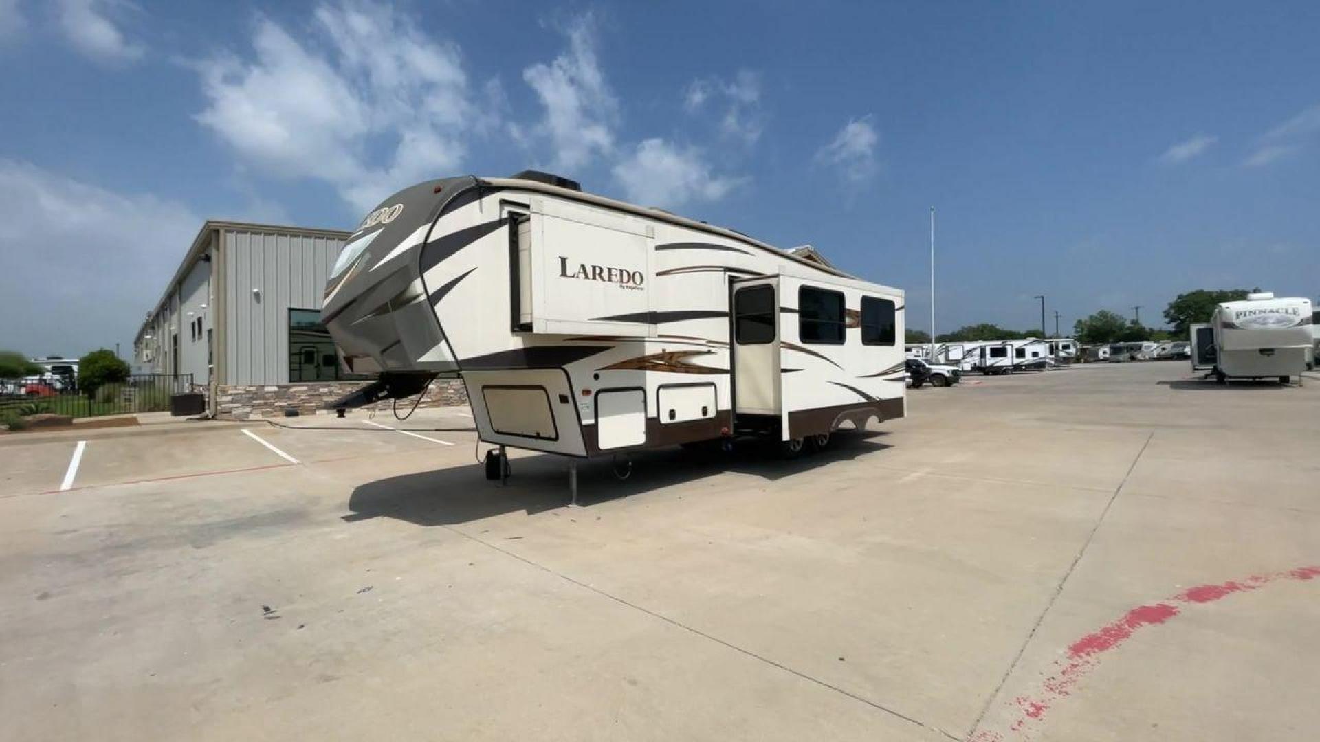 2015 WHITE KEYSTONE LAREDO 285SBH (4YDF28522FK) , Length: 33 ft. | Dry Weight: 7,880 lbs. | Gross Weight: 9,580 lbs. | Slides: 1 transmission, located at 4319 N Main Street, Cleburne, TX, 76033, (817) 221-0660, 32.435829, -97.384178 - This 2015 Keystone Fifth Wheel measures 33 feet long and 8 feet wide with a dry weight of 7,880 lbs. It has a GVWR of 9,580 lbs and a hitch weight of 1,465 lbs. This model also comes with automatic heating and cooling rated at 30,000 and 13,500 BTUs respectively. The exterior of this unit is a base - Photo#6