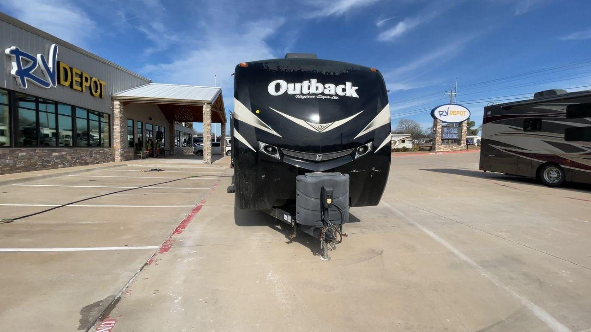 2015 TAN KEYSTONE OUTBACK 323BH (4YDT32321FB) , Length: 36 ft. | Dry Weight: 8,190 lbs. | Gross Weight: 9,500 lbs. | Slides: 2 transmission, located at 4319 N Main Street, Cleburne, TX, 76033, (817) 221-0660, 32.435829, -97.384178 - Photo#4