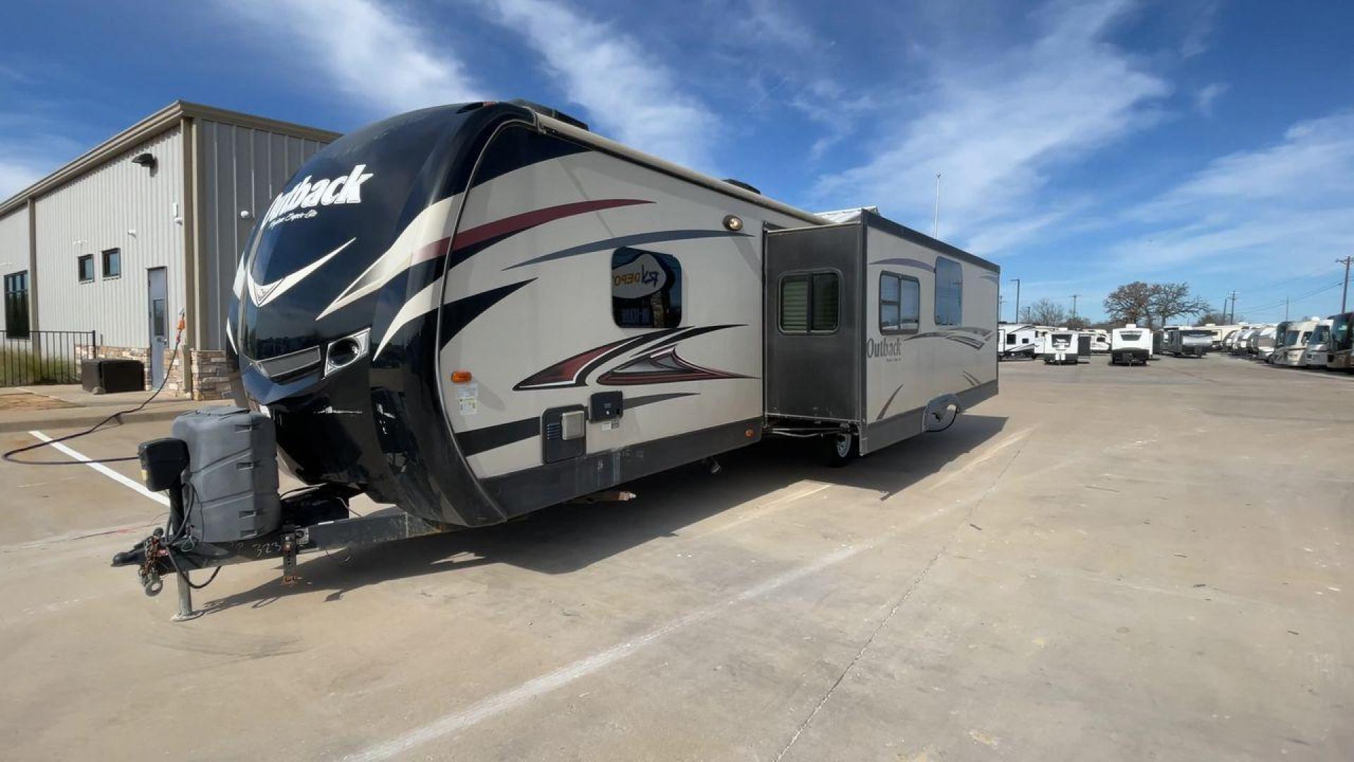 2015 TAN KEYSTONE OUTBACK 323BH (4YDT32321FB) , Length: 36 ft. | Dry Weight: 8,190 lbs. | Gross Weight: 9,500 lbs. | Slides: 2 transmission, located at 4319 N Main Street, Cleburne, TX, 76033, (817) 221-0660, 32.435829, -97.384178 - Photo#5