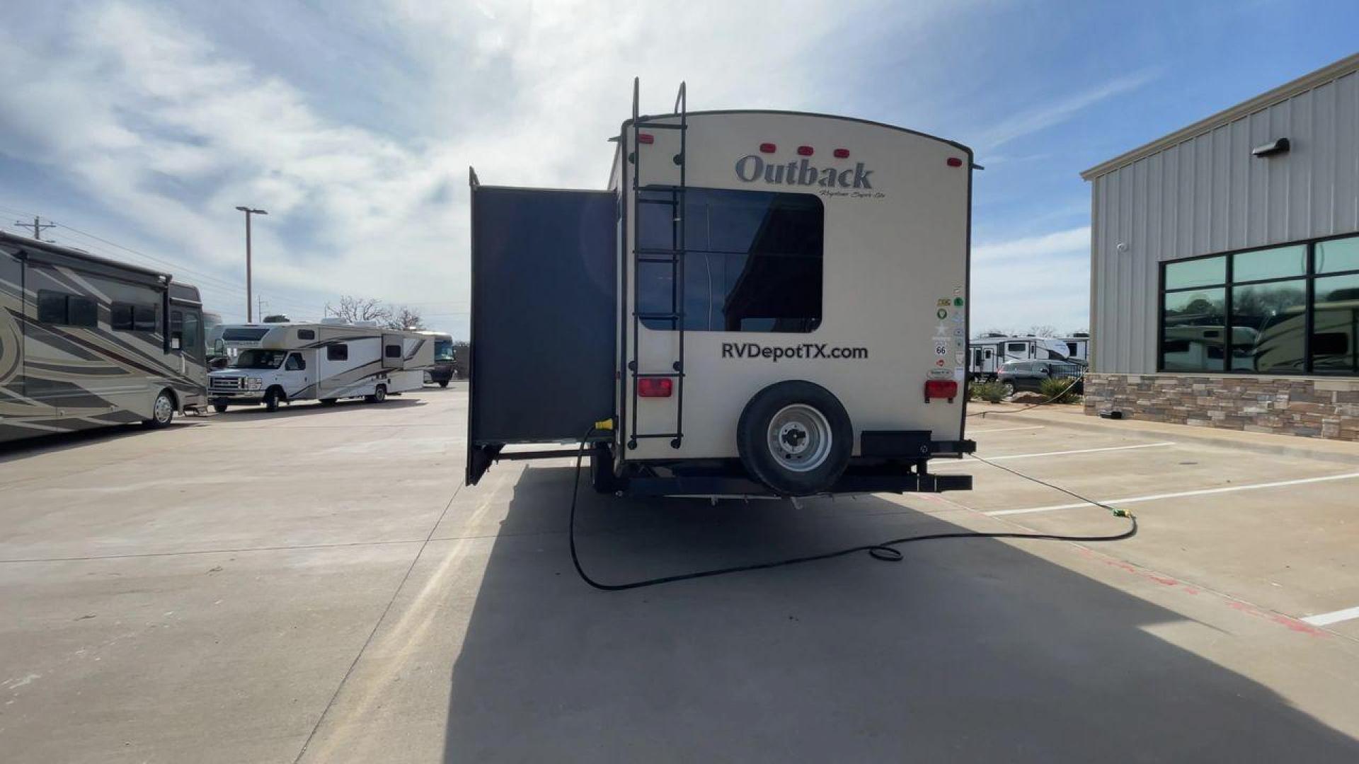 2015 TAN KEYSTONE OUTBACK 323BH (4YDT32321FB) , Length: 36 ft. | Dry Weight: 8,190 lbs. | Gross Weight: 9,500 lbs. | Slides: 2 transmission, located at 4319 N Main Street, Cleburne, TX, 76033, (817) 221-0660, 32.435829, -97.384178 - Photo#8