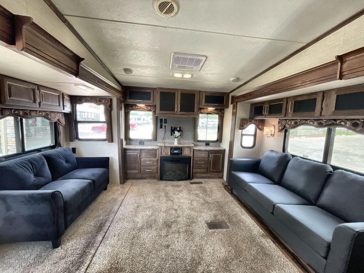 2015 KEYSTONE RV COUGAR 327RES (4YDF32729F2) , Length: 36.42 ft. | Dry Weight: 10,213 lbs. | Gross Weight: 12,135 lbs. | Slides: 3 transmission, located at 4319 N Main Street, Cleburne, TX, 76033, (817) 221-0660, 32.435829, -97.384178 - Enjoy the abundant storage and space that comes with the 2015 Keystone Cougar 327RES! This fifth wheel measures 36.42 ft. in length and 12.25 ft. in height. It has a dry weight of 10,213 lbs. and a GVWR of 12,135 lbs. It also comes equipped with automatic heating and cooling rated at 30,000 and 1 - Photo#10