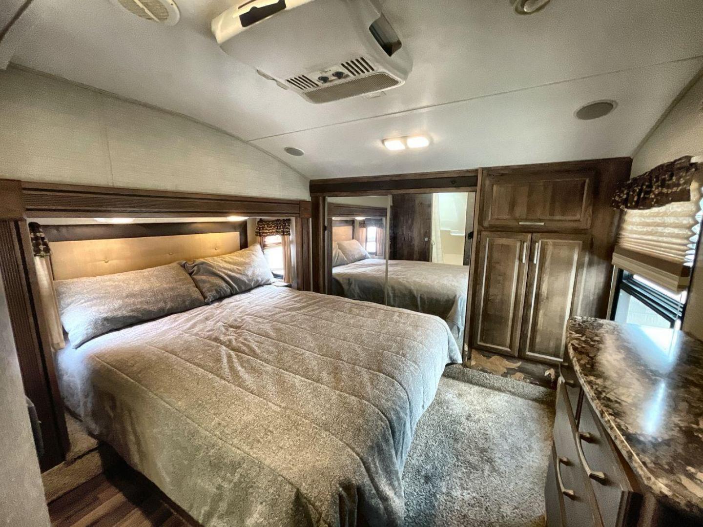 2015 KEYSTONE RV COUGAR 327RES (4YDF32729F2) , Length: 36.42 ft. | Dry Weight: 10,213 lbs. | Gross Weight: 12,135 lbs. | Slides: 3 transmission, located at 4319 N Main Street, Cleburne, TX, 76033, (817) 221-0660, 32.435829, -97.384178 - Enjoy the abundant storage and space that comes with the 2015 Keystone Cougar 327RES! This fifth wheel measures 36.42 ft. in length and 12.25 ft. in height. It has a dry weight of 10,213 lbs. and a GVWR of 12,135 lbs. It also comes equipped with automatic heating and cooling rated at 30,000 and 1 - Photo#16