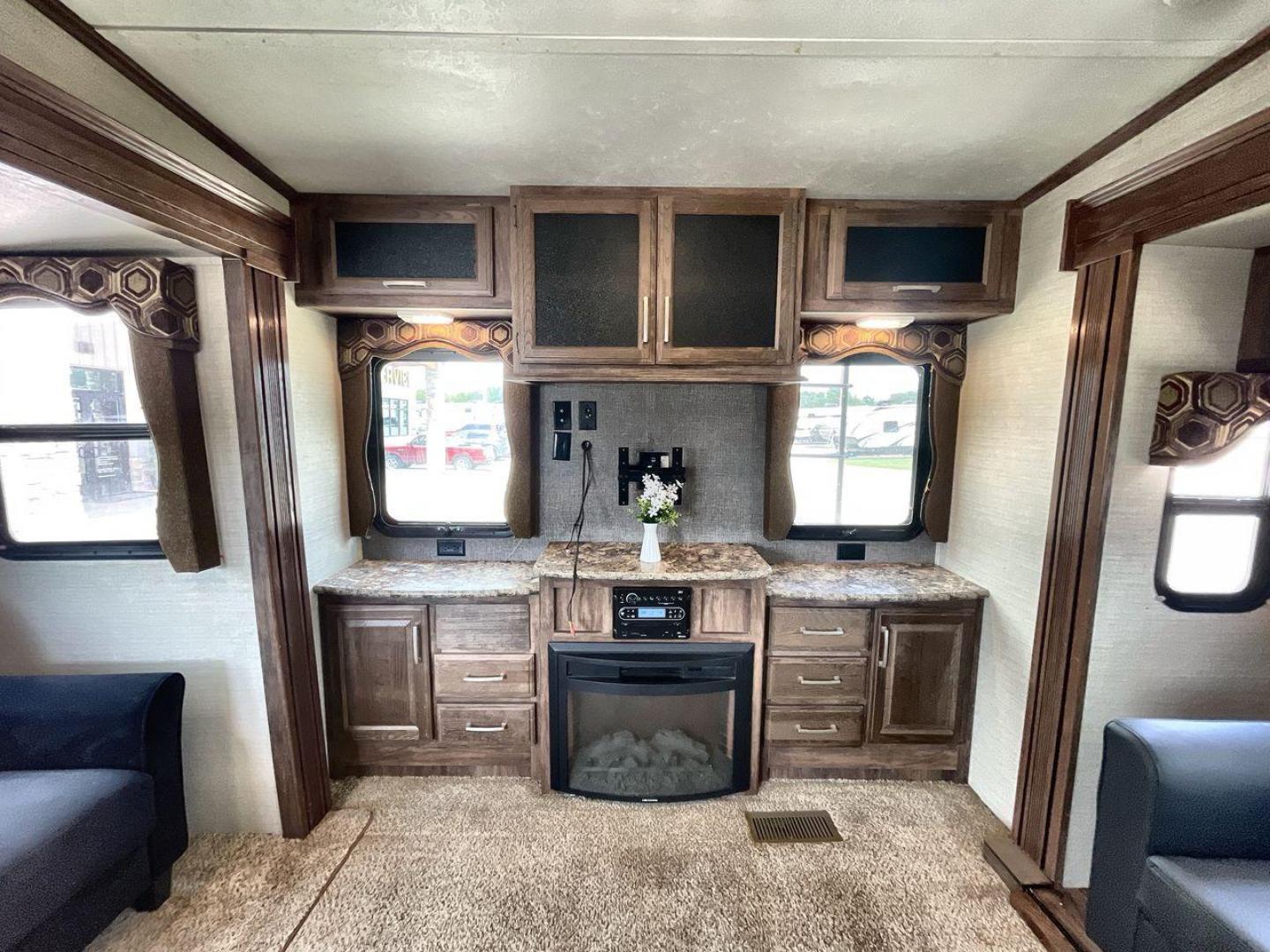 2015 KEYSTONE RV COUGAR 327RES (4YDF32729F2) , Length: 36.42 ft. | Dry Weight: 10,213 lbs. | Gross Weight: 12,135 lbs. | Slides: 3 transmission, located at 4319 N Main Street, Cleburne, TX, 76033, (817) 221-0660, 32.435829, -97.384178 - Enjoy the abundant storage and space that comes with the 2015 Keystone Cougar 327RES! This fifth wheel measures 36.42 ft. in length and 12.25 ft. in height. It has a dry weight of 10,213 lbs. and a GVWR of 12,135 lbs. It also comes equipped with automatic heating and cooling rated at 30,000 and 1 - Photo#19