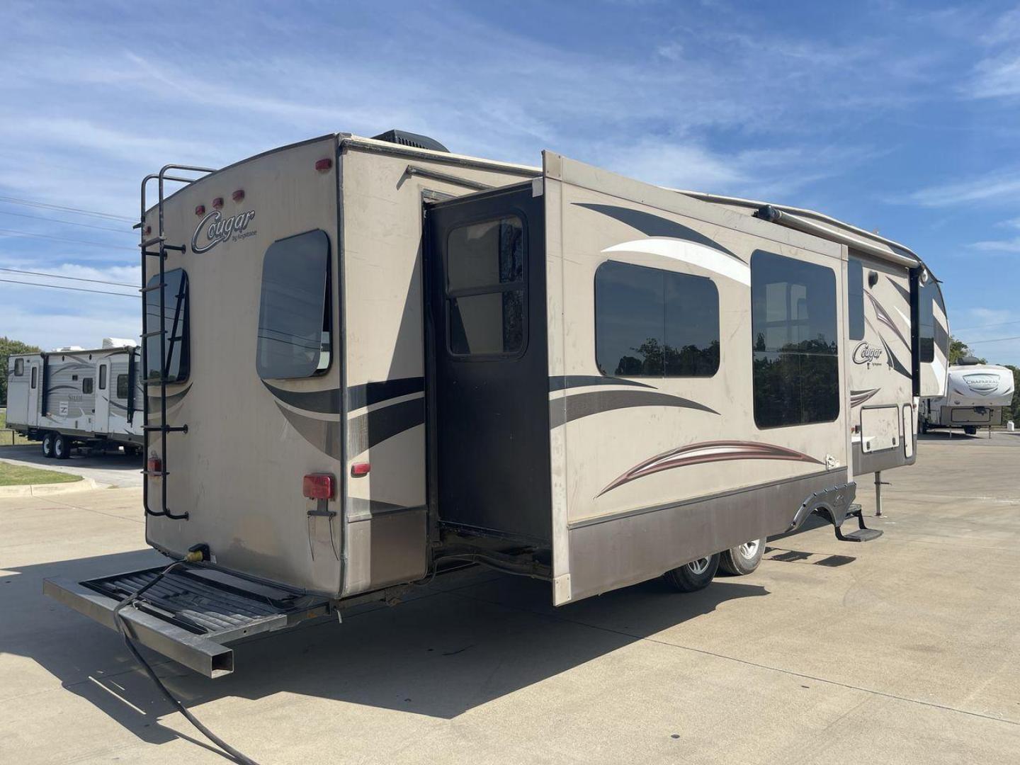 2015 KEYSTONE RV COUGAR 327RES (4YDF32729F2) , Length: 36.42 ft. | Dry Weight: 10,213 lbs. | Gross Weight: 12,135 lbs. | Slides: 3 transmission, located at 4319 N Main Street, Cleburne, TX, 76033, (817) 221-0660, 32.435829, -97.384178 - Enjoy the abundant storage and space that comes with the 2015 Keystone Cougar 327RES! This fifth wheel measures 36.42 ft. in length and 12.25 ft. in height. It has a dry weight of 10,213 lbs. and a GVWR of 12,135 lbs. It also comes equipped with automatic heating and cooling rated at 30,000 and 1 - Photo#24