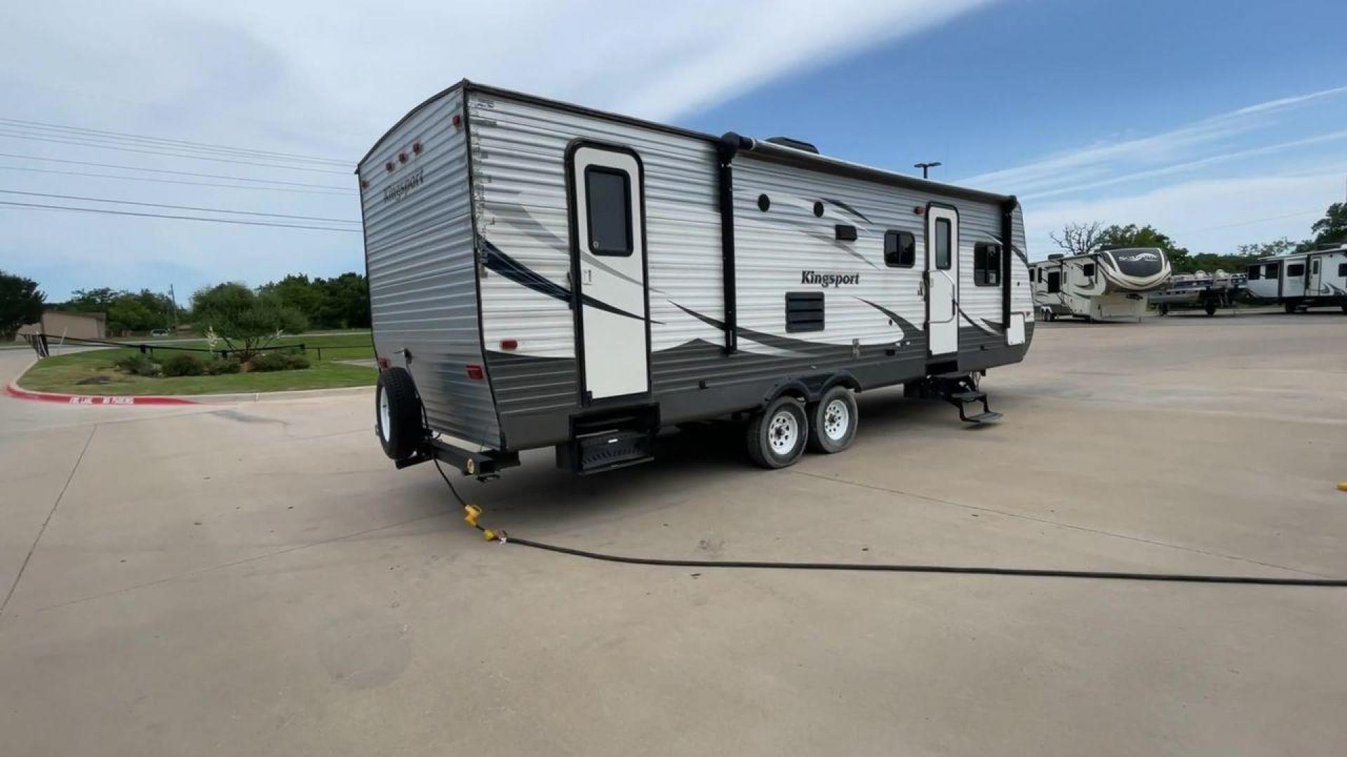 2015 WHITE KINGSPORT 277DDS - (1NL1GTM22F1) , Length: 31.17 ft. | Dry Weight: 6,620 lbs. | Slides: 1 transmission, located at 4319 N Main Street, Cleburne, TX, 76033, (817) 221-0660, 32.435829, -97.384178 - This 2015 Kingsport 277DDS measures 31.17 ft. in length and 10.75 ft. in height. It has a dry weight of 6,620 lbs. with a payload capacity of 1,520 lbs. and a hitch weight of 958 lbs. It includes two doors, one slide, and one awning. This travel trailer offers sleeping space for up to 10 people w - Photo#1