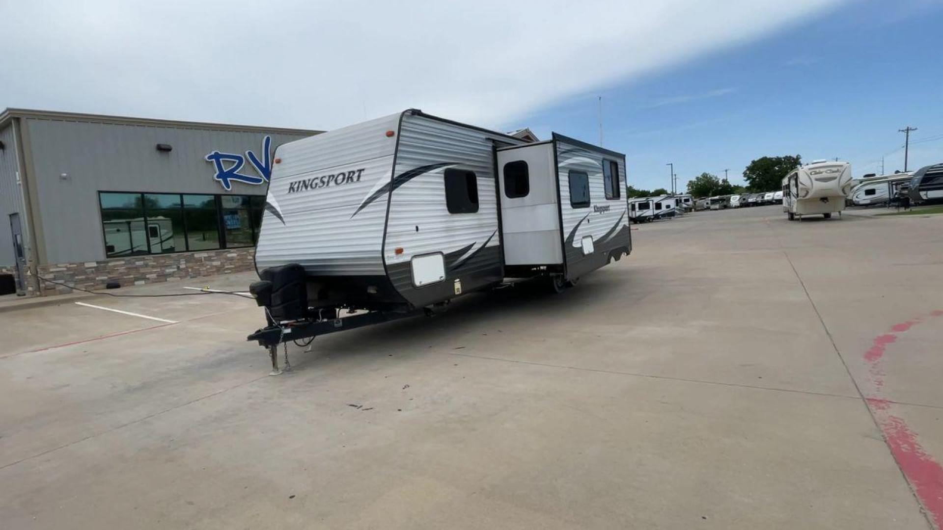 2015 WHITE KINGSPORT 277DDS - (1NL1GTM22F1) , Length: 31.17 ft. | Dry Weight: 6,620 lbs. | Slides: 1 transmission, located at 4319 N Main Street, Cleburne, TX, 76033, (817) 221-0660, 32.435829, -97.384178 - This 2015 Kingsport 277DDS measures 31.17 ft. in length and 10.75 ft. in height. It has a dry weight of 6,620 lbs. with a payload capacity of 1,520 lbs. and a hitch weight of 958 lbs. It includes two doors, one slide, and one awning. This travel trailer offers sleeping space for up to 10 people w - Photo#5