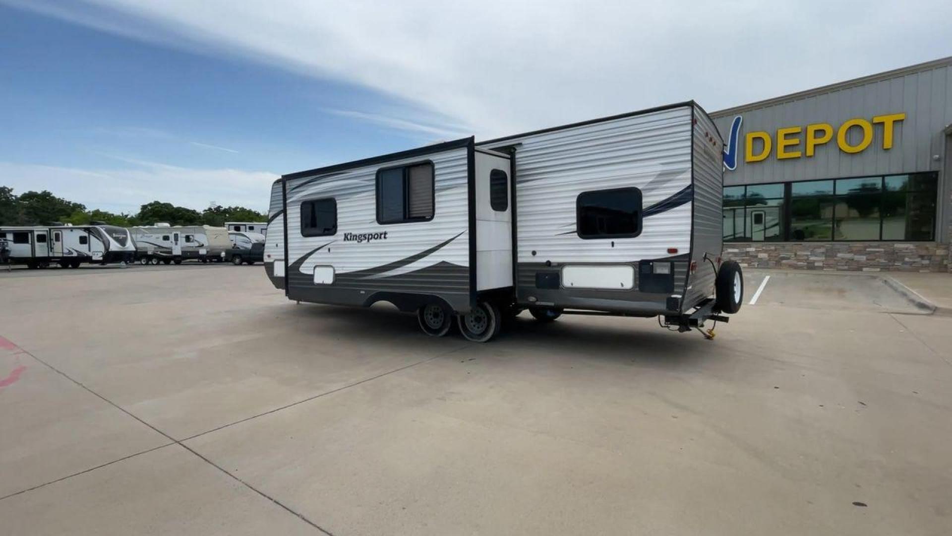 2015 WHITE KINGSPORT 277DDS - (1NL1GTM22F1) , Length: 31.17 ft. | Dry Weight: 6,620 lbs. | Slides: 1 transmission, located at 4319 N Main Street, Cleburne, TX, 76033, (817) 221-0660, 32.435829, -97.384178 - This 2015 Kingsport 277DDS measures 31.17 ft. in length and 10.75 ft. in height. It has a dry weight of 6,620 lbs. with a payload capacity of 1,520 lbs. and a hitch weight of 958 lbs. It includes two doors, one slide, and one awning. This travel trailer offers sleeping space for up to 10 people w - Photo#7