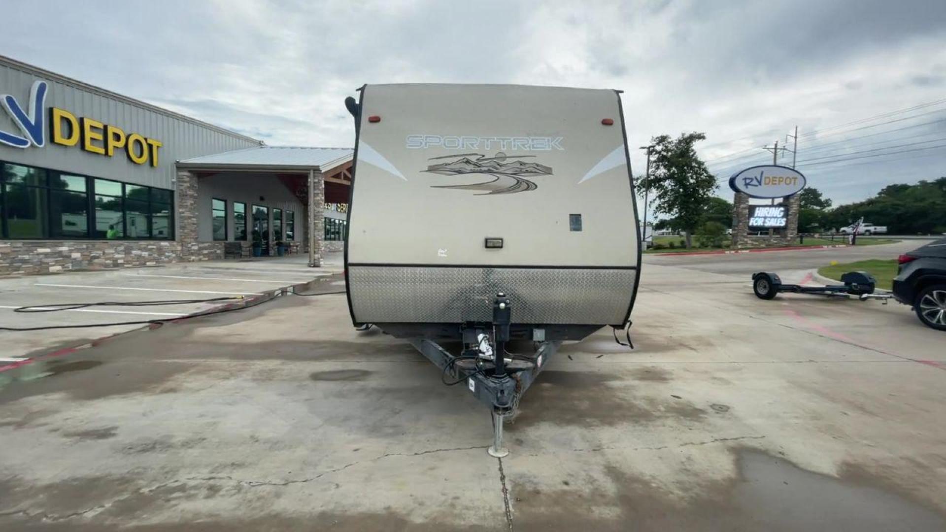 2015 WHITE KZ VENTURE RV SPORTTREK (4EZT13128F5) , Length: 35.6 ft | Dry Weight: 7,110 lbs | Gross Weight: 8,300 lbs | Slides: 2 transmission, located at 4319 N Main Street, Cleburne, TX, 76033, (817) 221-0660, 32.435829, -97.384178 - With the 2015 KZ Venture RV SportTrek Travel Trailer, set out on your next adventure. With the modern traveler in mind, this travel trailer offers the ideal balance of comfort, style, and functionality. This unit measures 35.5 ft in length, 8 ft in width, and 10.92 ft in height. It has a dry weig - Photo#4