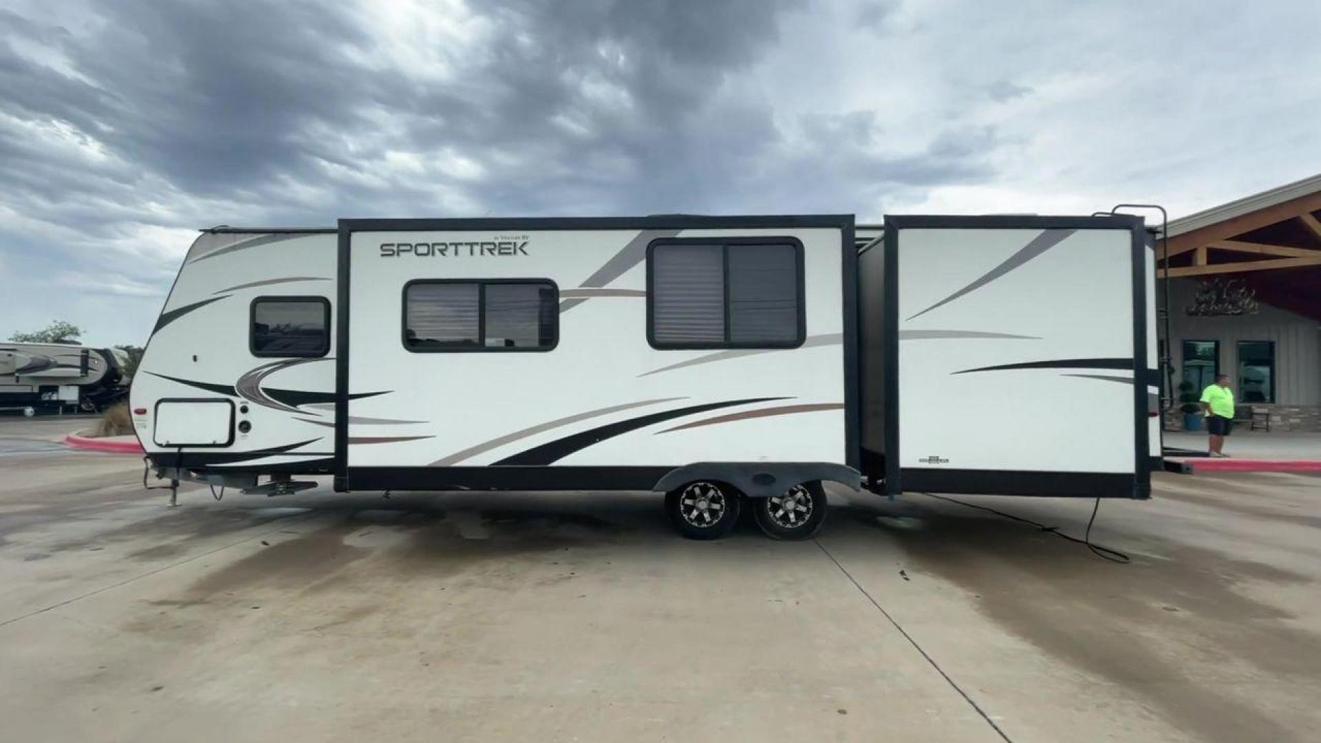 2015 WHITE KZ VENTURE RV SPORTTREK (4EZT13128F5) , Length: 35.6 ft | Dry Weight: 7,110 lbs | Gross Weight: 8,300 lbs | Slides: 2 transmission, located at 4319 N Main Street, Cleburne, TX, 76033, (817) 221-0660, 32.435829, -97.384178 - With the 2015 KZ Venture RV SportTrek Travel Trailer, set out on your next adventure. With the modern traveler in mind, this travel trailer offers the ideal balance of comfort, style, and functionality. This unit measures 35.5 ft in length, 8 ft in width, and 10.92 ft in height. It has a dry weig - Photo#6