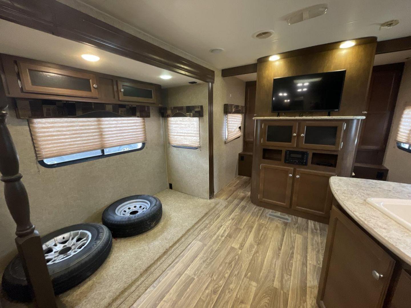 2015 WHITE KZ VENTURE RV SPORTTREK (4EZT13128F5) , Length: 35.6 ft | Dry Weight: 7,110 lbs | Gross Weight: 8,300 lbs | Slides: 2 transmission, located at 4319 N Main Street, Cleburne, TX, 76033, (817) 221-0660, 32.435829, -97.384178 - With the 2015 KZ Venture RV SportTrek Travel Trailer, set out on your next adventure. With the modern traveler in mind, this travel trailer offers the ideal balance of comfort, style, and functionality. This unit measures 35.5 ft in length, 8 ft in width, and 10.92 ft in height. It has a dry weig - Photo#11