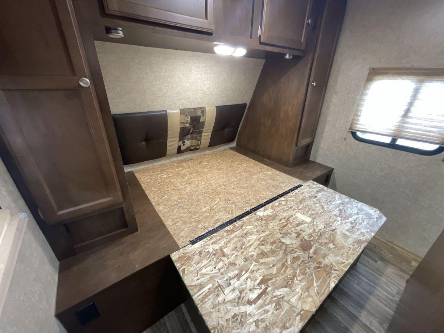 2015 WHITE KZ VENTURE RV SPORTTREK (4EZT13128F5) , Length: 35.6 ft | Dry Weight: 7,110 lbs | Gross Weight: 8,300 lbs | Slides: 2 transmission, located at 4319 N Main Street, Cleburne, TX, 76033, (817) 221-0660, 32.435829, -97.384178 - With the 2015 KZ Venture RV SportTrek Travel Trailer, set out on your next adventure. With the modern traveler in mind, this travel trailer offers the ideal balance of comfort, style, and functionality. This unit measures 35.5 ft in length, 8 ft in width, and 10.92 ft in height. It has a dry weig - Photo#17