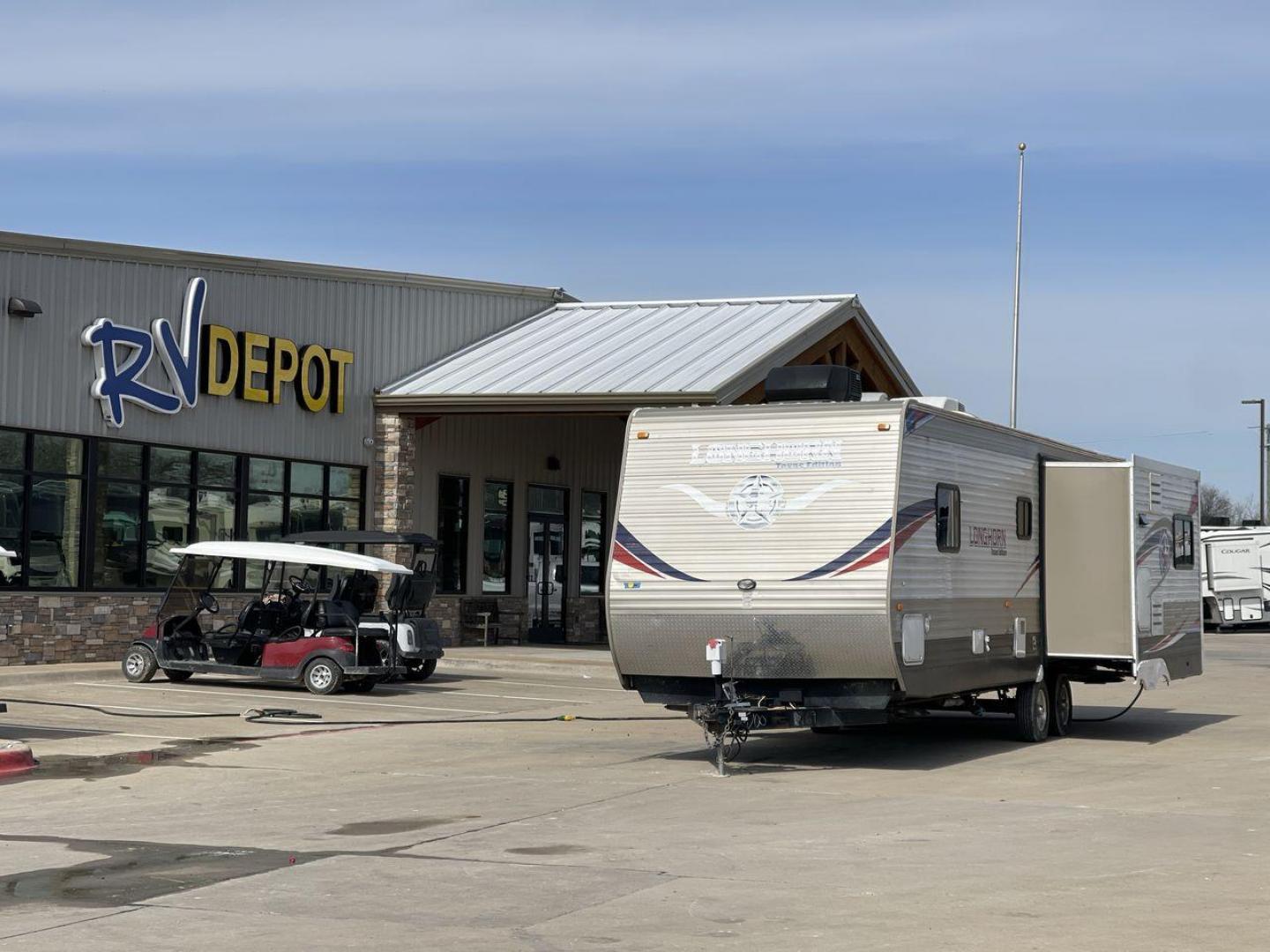 2015 WHITE LONGHORN 32RE (4V0TC3221FJ) , Length: 34.5 ft | Dry Weight: 7,586 lbs | Slides: 2 transmission, located at 4319 N Main Street, Cleburne, TX, 76033, (817) 221-0660, 32.435829, -97.384178 - Photo#0