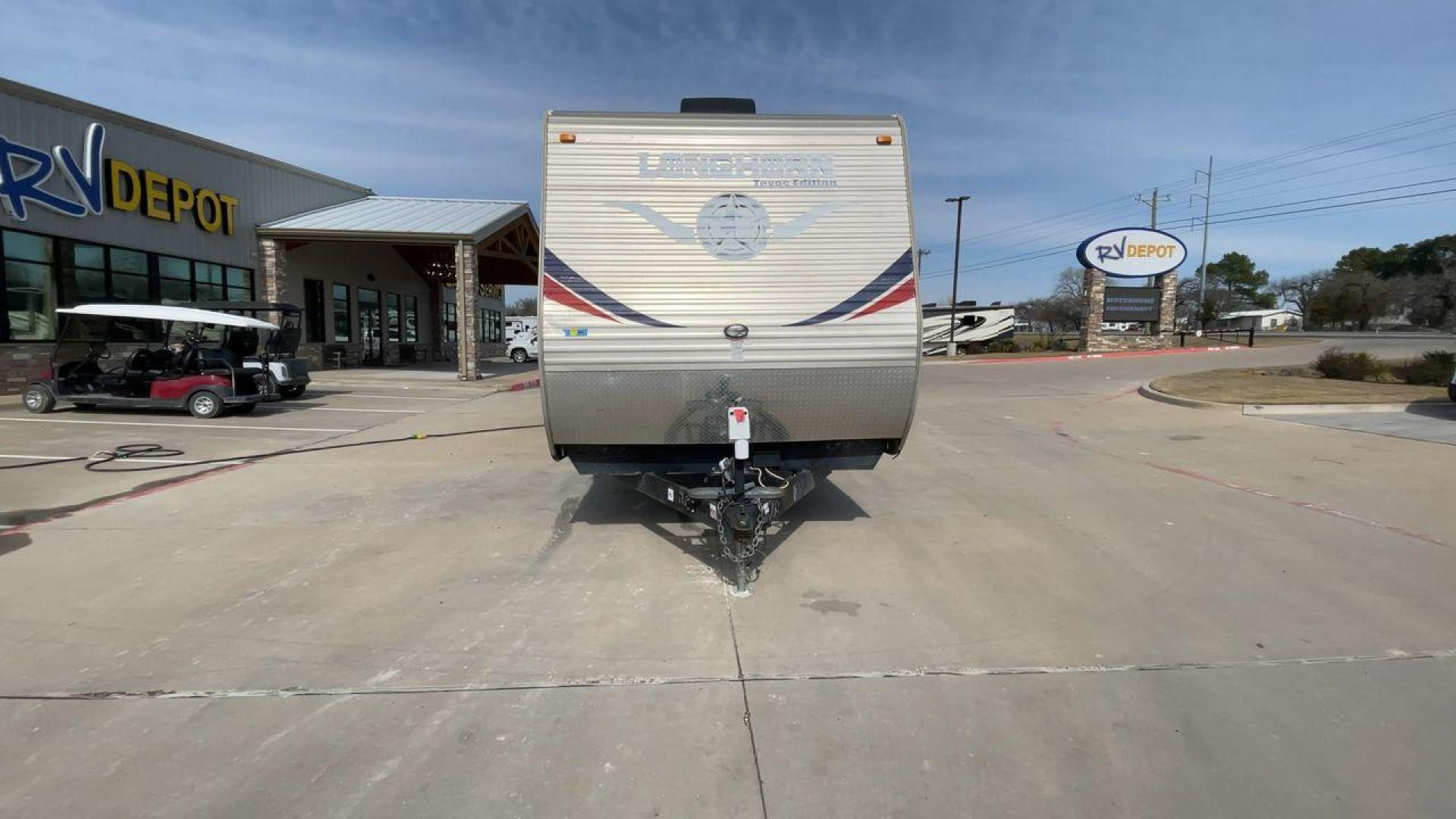 2015 WHITE LONGHORN 32RE (4V0TC3221FJ) , Length: 34.5 ft | Dry Weight: 7,586 lbs | Slides: 2 transmission, located at 4319 N Main Street, Cleburne, TX, 76033, (817) 221-0660, 32.435829, -97.384178 - Photo#4