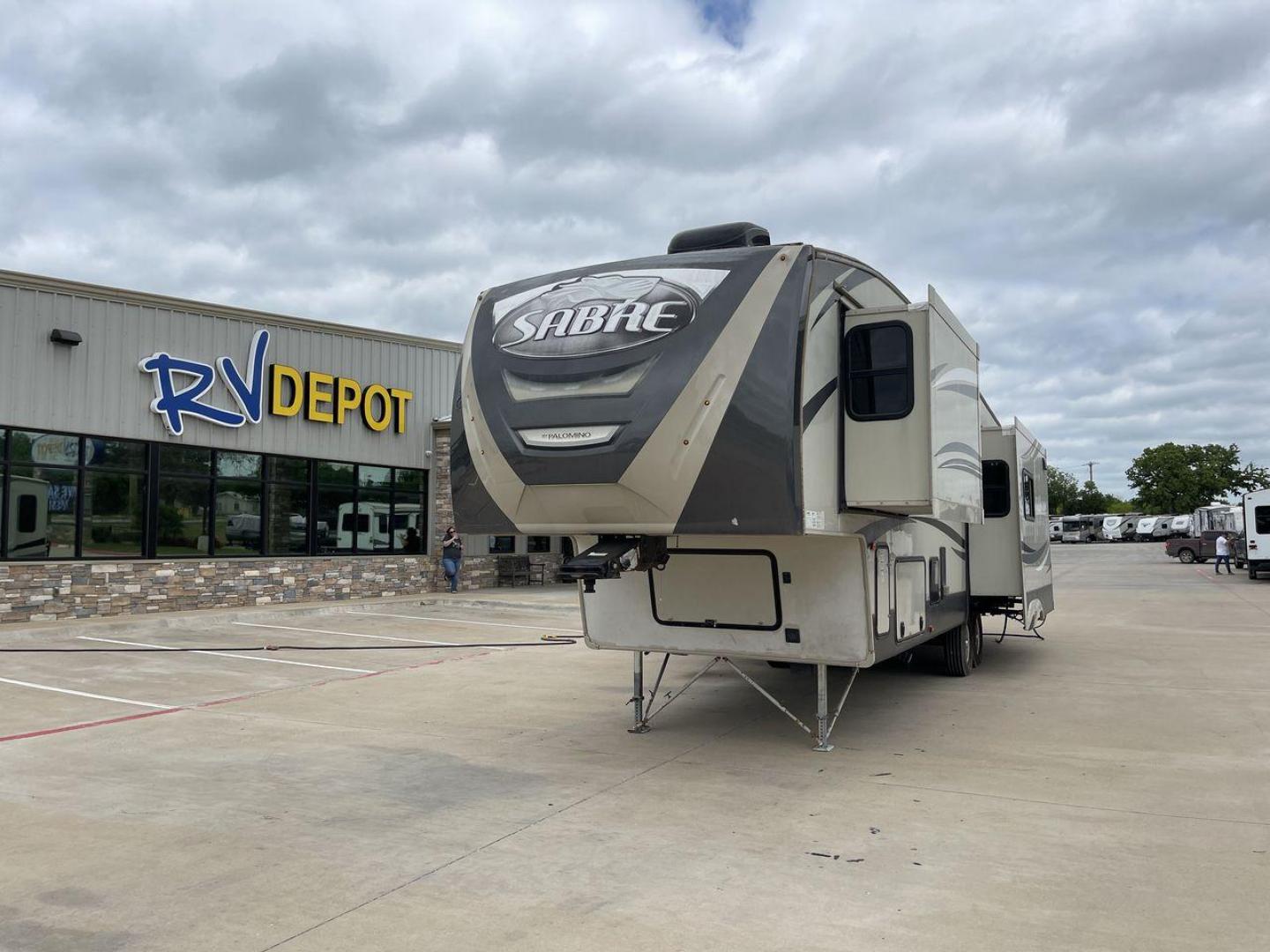 2015 TAN PALOMINO SABRE 34RDKS (4X4FSRK2XF3) , Length: 38.92 ft. | Dry Weight: 11,081 lbs. | Gross Weight: 13,950 lbs. | Slides: 4 transmission, located at 4319 N Main Street, Cleburne, TX, 76033, (817) 221-0660, 32.435829, -97.384178 - This 2015 Sabre Fifth Wheel measures at just under 39 feet with a dry weight of 11,081 lbs. It has a GVWR of 13,950 lbs and a hitch weight of 2,205 lbs. This unit has a heater rated at 35,000 BTUs and a cooler rated at 13,500 BTUs meaning the temperature is always in your control. This model has a b - Photo#0