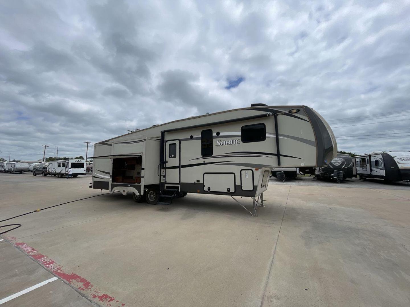 2015 TAN PALOMINO SABRE 34RDKS (4X4FSRK2XF3) , Length: 38.92 ft. | Dry Weight: 11,081 lbs. | Gross Weight: 13,950 lbs. | Slides: 4 transmission, located at 4319 N Main Street, Cleburne, TX, 76033, (817) 221-0660, 32.435829, -97.384178 - This 2015 Sabre Fifth Wheel measures at just under 39 feet with a dry weight of 11,081 lbs. It has a GVWR of 13,950 lbs and a hitch weight of 2,205 lbs. This unit has a heater rated at 35,000 BTUs and a cooler rated at 13,500 BTUs meaning the temperature is always in your control. This model has a b - Photo#22