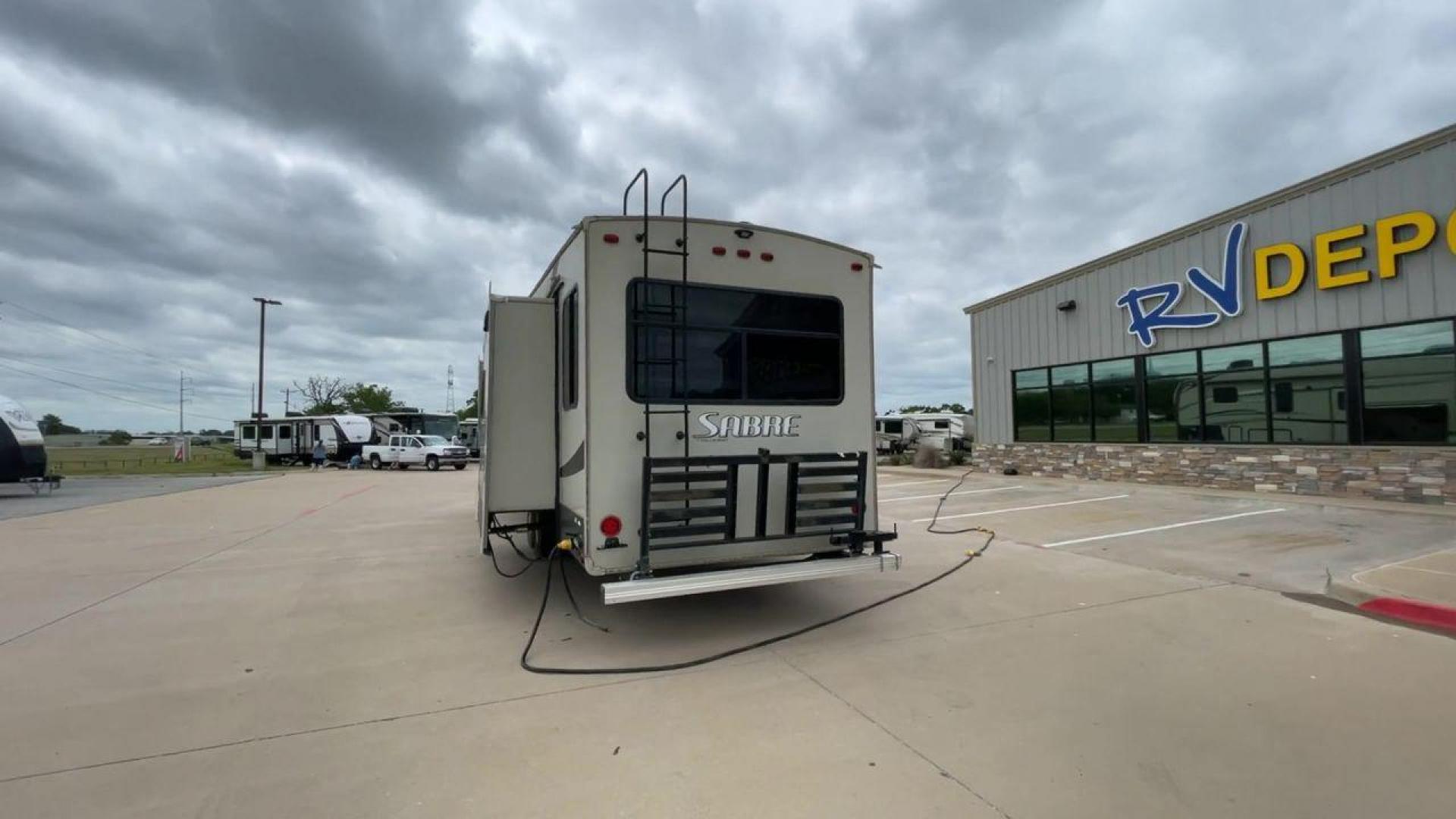 2015 TAN PALOMINO SABRE 34RDKS (4X4FSRK2XF3) , Length: 38.92 ft. | Dry Weight: 11,081 lbs. | Gross Weight: 13,950 lbs. | Slides: 4 transmission, located at 4319 N Main Street, Cleburne, TX, 76033, (817) 221-0660, 32.435829, -97.384178 - This 2015 Sabre Fifth Wheel measures at just under 39 feet with a dry weight of 11,081 lbs. It has a GVWR of 13,950 lbs and a hitch weight of 2,205 lbs. This unit has a heater rated at 35,000 BTUs and a cooler rated at 13,500 BTUs meaning the temperature is always in your control. This model has a b - Photo#8