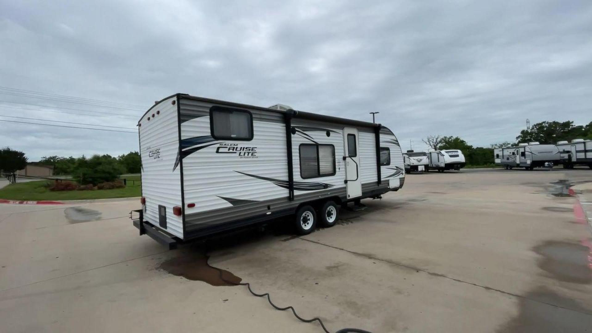 2015 WHITE SALEM CRUISE LITE 261BHXL (4X4TSMB20F7) , Length: 29.08 ft. | Dry Weight: 4,313 lbs. transmission, located at 4319 N Main Street, Cleburne, TX, 76033, (817) 221-0660, 32.435829, -97.384178 - This 2015 Forest River Salem Cruise Lite 261BHXL travel trailer measures 29'1" feet. It is a dual axle, chrome wheel setup with electric drum brakes. Its dry weight is 4,313 lbs, its payload capacity 3,082 lbs, and its hitch weight 434 lbs. The aluminum exterior is painted white with gray graphics. - Photo#1