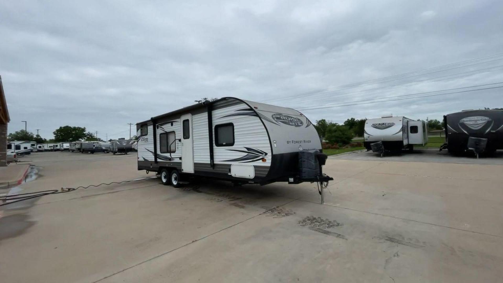 2015 WHITE SALEM CRUISE LITE 261BHXL (4X4TSMB20F7) , Length: 29.08 ft. | Dry Weight: 4,313 lbs. transmission, located at 4319 N Main Street, Cleburne, TX, 76033, (817) 221-0660, 32.435829, -97.384178 - This 2015 Forest River Salem Cruise Lite 261BHXL travel trailer measures 29'1" feet. It is a dual axle, chrome wheel setup with electric drum brakes. Its dry weight is 4,313 lbs, its payload capacity 3,082 lbs, and its hitch weight 434 lbs. The aluminum exterior is painted white with gray graphics. - Photo#3