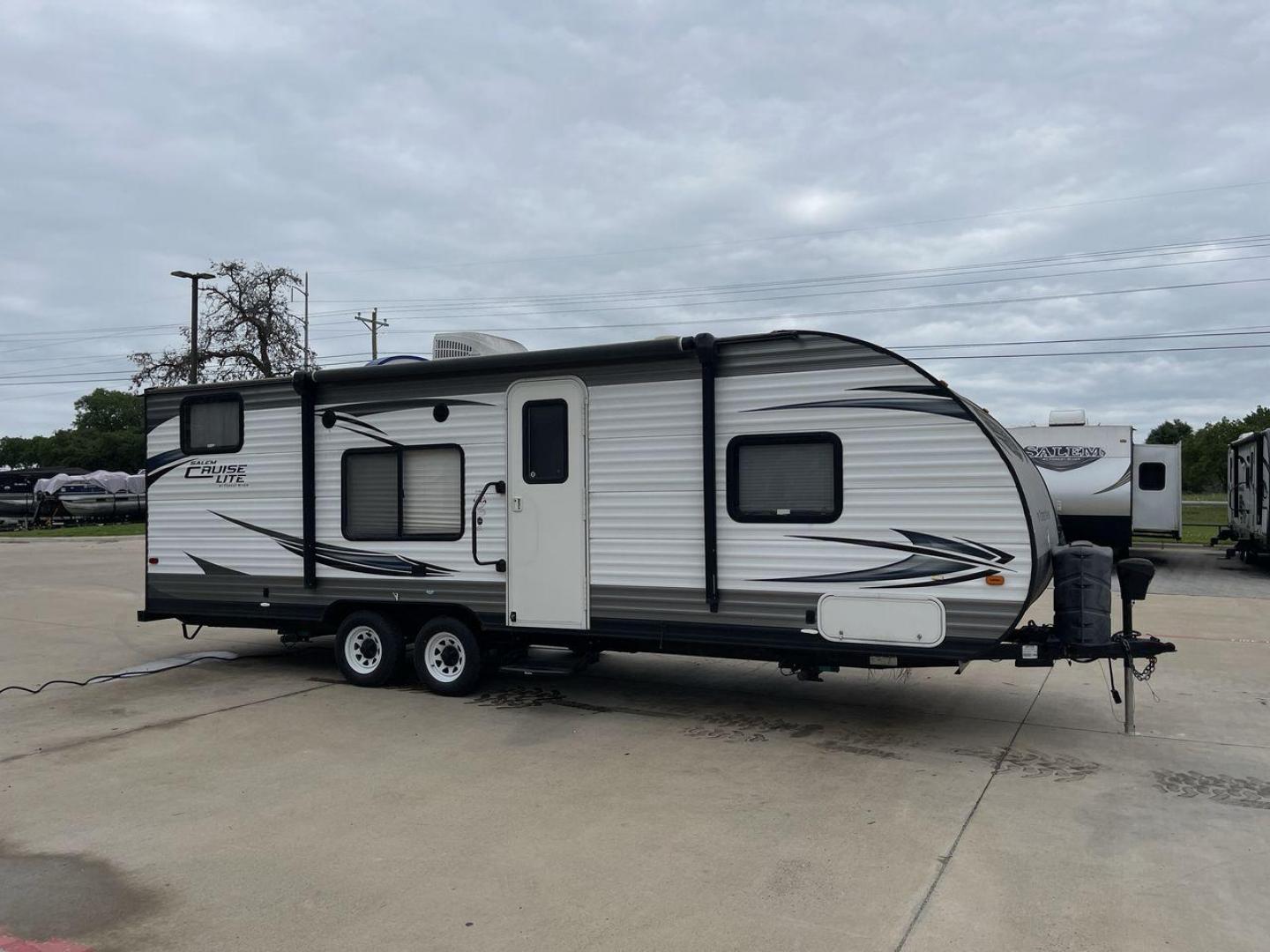 2015 WHITE SALEM CRUISE LITE 261BHXL (4X4TSMB20F7) , Length: 29.08 ft. | Dry Weight: 4,313 lbs. transmission, located at 4319 N Main Street, Cleburne, TX, 76033, (817) 221-0660, 32.435829, -97.384178 - This 2015 Forest River Salem Cruise Lite 261BHXL travel trailer measures 29'1" feet. It is a dual axle, chrome wheel setup with electric drum brakes. Its dry weight is 4,313 lbs, its payload capacity 3,082 lbs, and its hitch weight 434 lbs. The aluminum exterior is painted white with gray graphics. - Photo#23