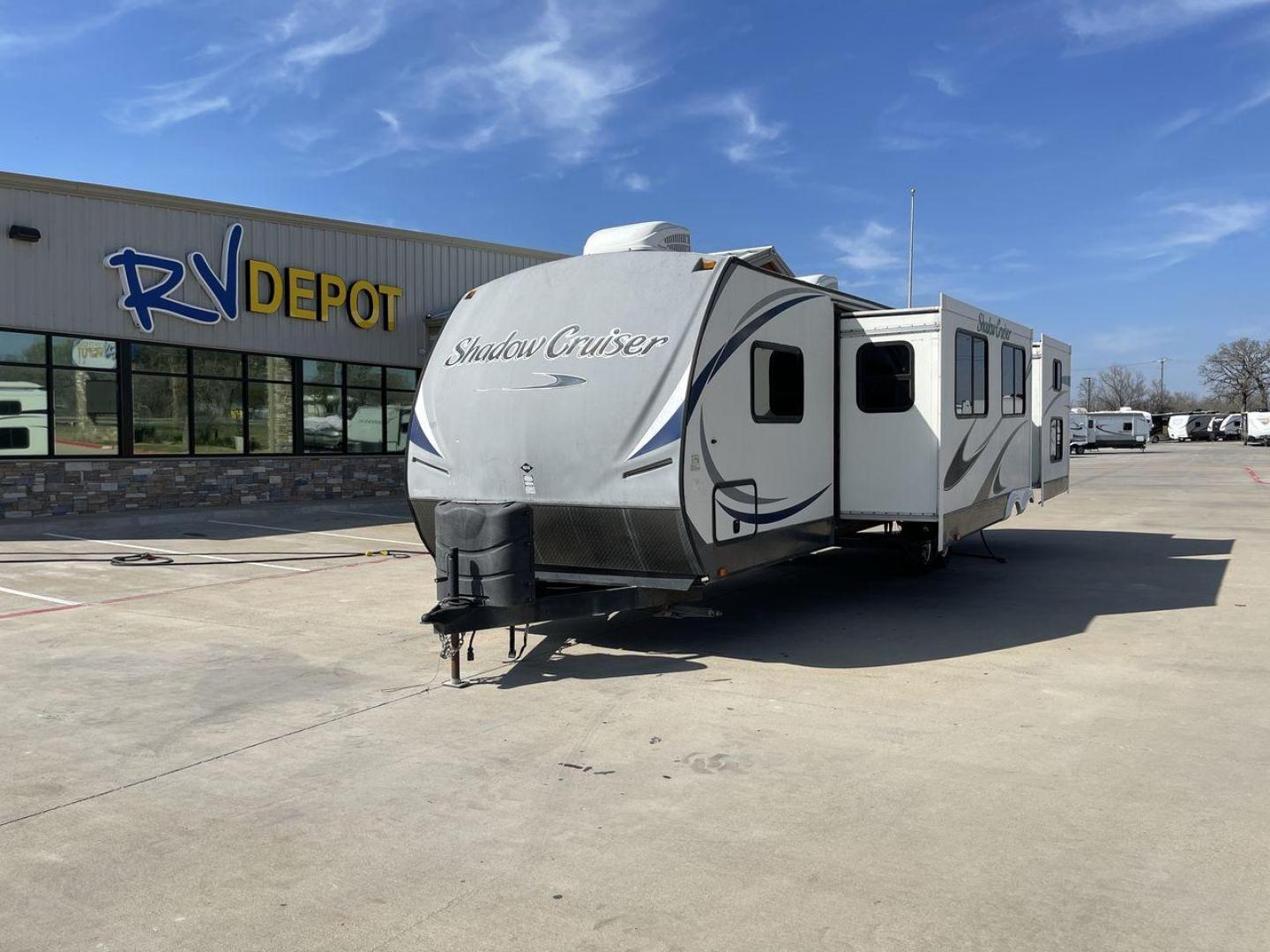 2015 WHITE SHADOW CRUISER 314TSB (5RXTD312XF1) , Length: 35 ft | Dry Weight: 6,290 lbs | Slides: 3 transmission, located at 4319 N Main Street, Cleburne, TX, 76033, (817) 221-0660, 32.435829, -97.384178 - The 2015 Cruiser RV Shadow Cruiser 314TSB Travel Trailer invites you to experience the perfect fusion of luxury and exploration. Designed for remarkable adventures, this 35-foot travel trailer features a carefully planned layout that maximizes space and usability. Perfect for short trips or long adv - Photo#0