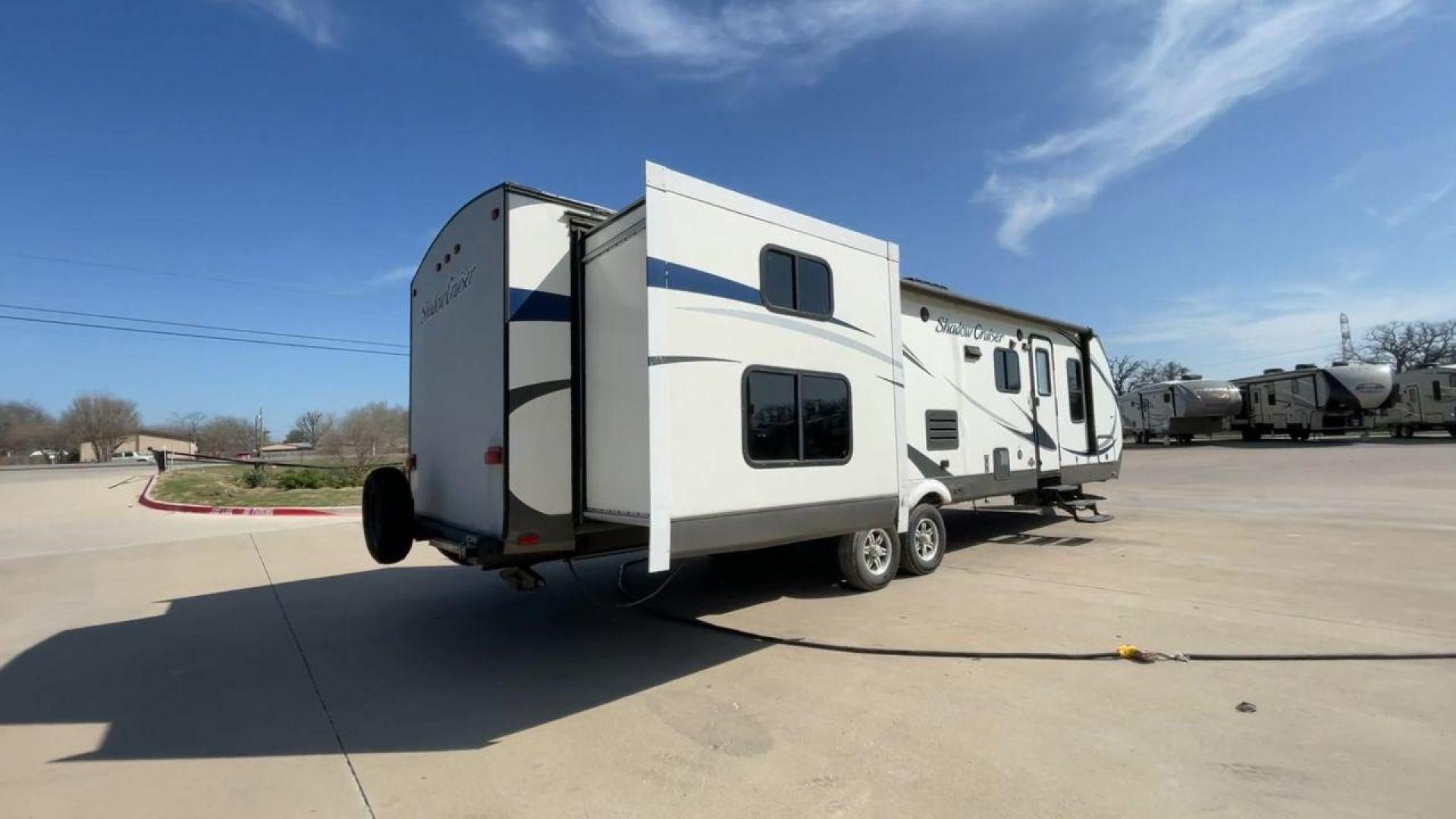 2015 WHITE SHADOW CRUISER 314TSB (5RXTD312XF1) , Length: 35 ft | Dry Weight: 6,290 lbs | Slides: 3 transmission, located at 4319 N Main Street, Cleburne, TX, 76033, (817) 221-0660, 32.435829, -97.384178 - The 2015 Cruiser RV Shadow Cruiser 314TSB Travel Trailer invites you to experience the perfect fusion of luxury and exploration. Designed for remarkable adventures, this 35-foot travel trailer features a carefully planned layout that maximizes space and usability. Perfect for short trips or long adv - Photo#1