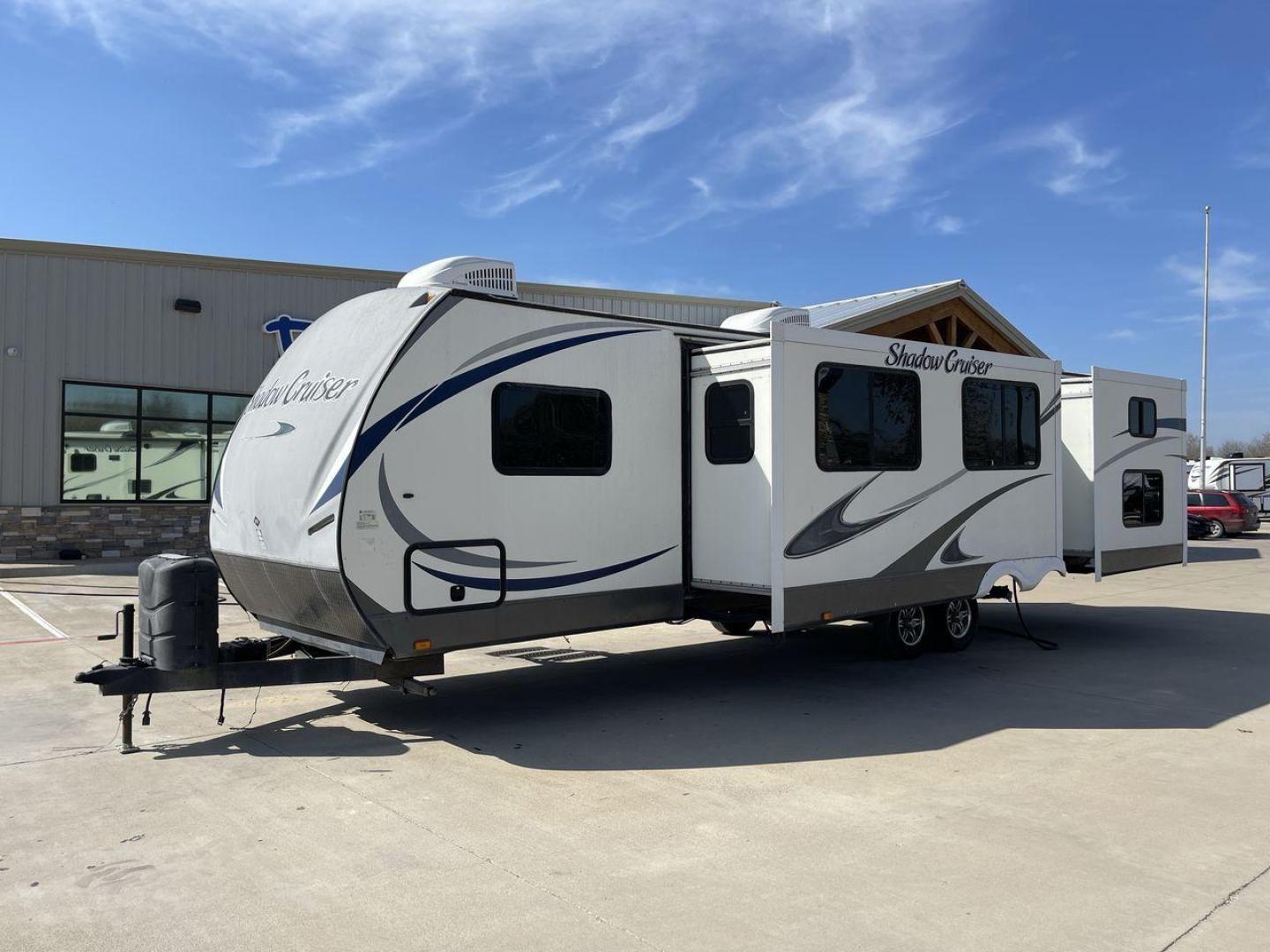 2015 WHITE SHADOW CRUISER 314TSB (5RXTD312XF1) , Length: 35 ft | Dry Weight: 6,290 lbs | Slides: 3 transmission, located at 4319 N Main Street, Cleburne, TX, 76033, (817) 221-0660, 32.435829, -97.384178 - The 2015 Cruiser RV Shadow Cruiser 314TSB Travel Trailer invites you to experience the perfect fusion of luxury and exploration. Designed for remarkable adventures, this 35-foot travel trailer features a carefully planned layout that maximizes space and usability. Perfect for short trips or long adv - Photo#24