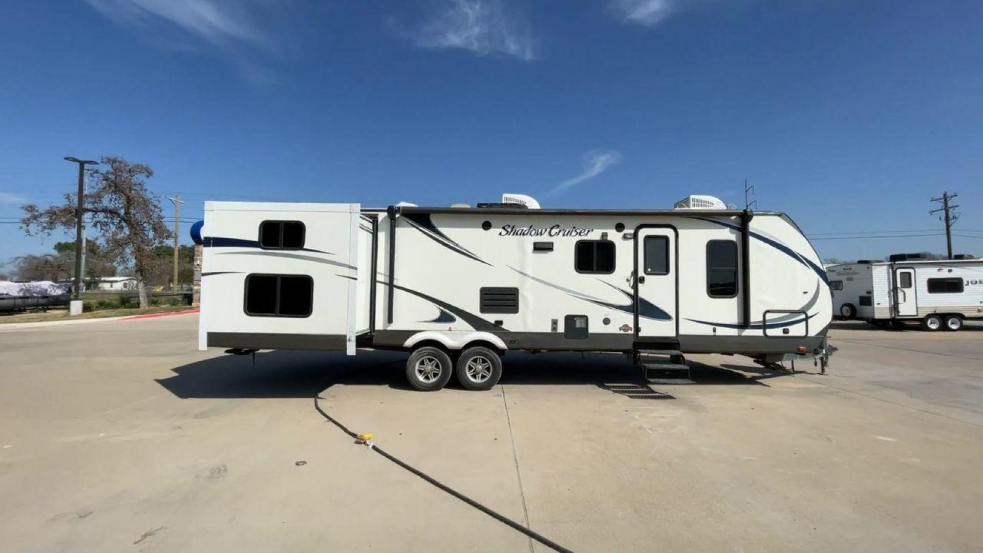 2015 WHITE SHADOW CRUISER 314TSB (5RXTD312XF1) , Length: 35 ft | Dry Weight: 6,290 lbs | Slides: 3 transmission, located at 4319 N Main Street, Cleburne, TX, 76033, (817) 221-0660, 32.435829, -97.384178 - The 2015 Cruiser RV Shadow Cruiser 314TSB Travel Trailer invites you to experience the perfect fusion of luxury and exploration. Designed for remarkable adventures, this 35-foot travel trailer features a carefully planned layout that maximizes space and usability. Perfect for short trips or long adv - Photo#2