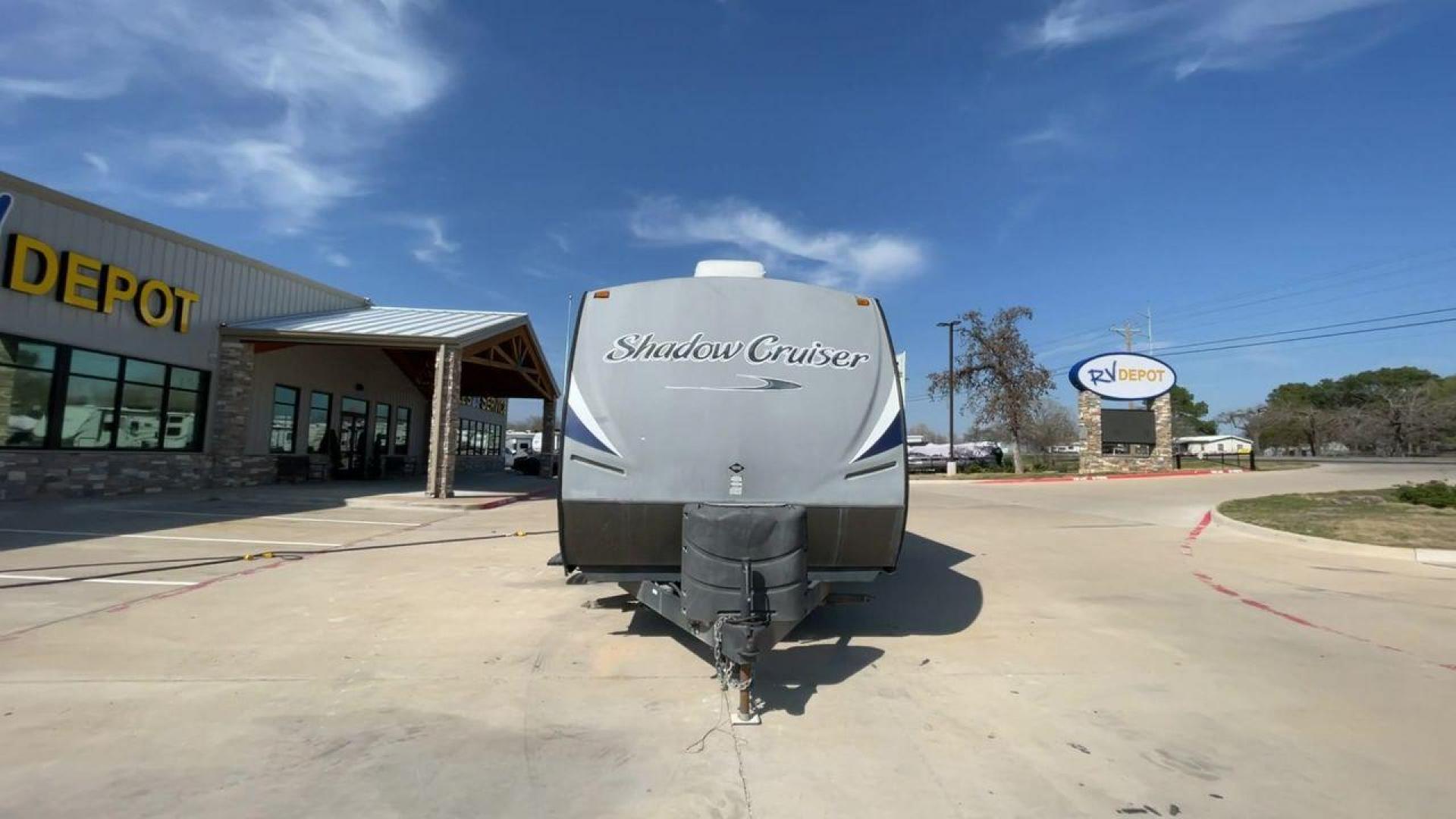 2015 WHITE SHADOW CRUISER 314TSB (5RXTD312XF1) , Length: 35 ft | Dry Weight: 6,290 lbs | Slides: 3 transmission, located at 4319 N Main Street, Cleburne, TX, 76033, (817) 221-0660, 32.435829, -97.384178 - The 2015 Cruiser RV Shadow Cruiser 314TSB Travel Trailer invites you to experience the perfect fusion of luxury and exploration. Designed for remarkable adventures, this 35-foot travel trailer features a carefully planned layout that maximizes space and usability. Perfect for short trips or long adv - Photo#4