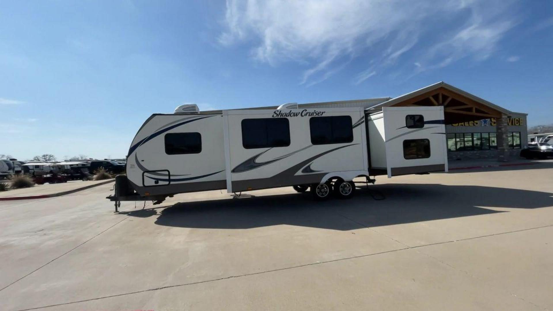 2015 WHITE SHADOW CRUISER 314TSB (5RXTD312XF1) , Length: 35 ft | Dry Weight: 6,290 lbs | Slides: 3 transmission, located at 4319 N Main Street, Cleburne, TX, 76033, (817) 221-0660, 32.435829, -97.384178 - The 2015 Cruiser RV Shadow Cruiser 314TSB Travel Trailer invites you to experience the perfect fusion of luxury and exploration. Designed for remarkable adventures, this 35-foot travel trailer features a carefully planned layout that maximizes space and usability. Perfect for short trips or long adv - Photo#6