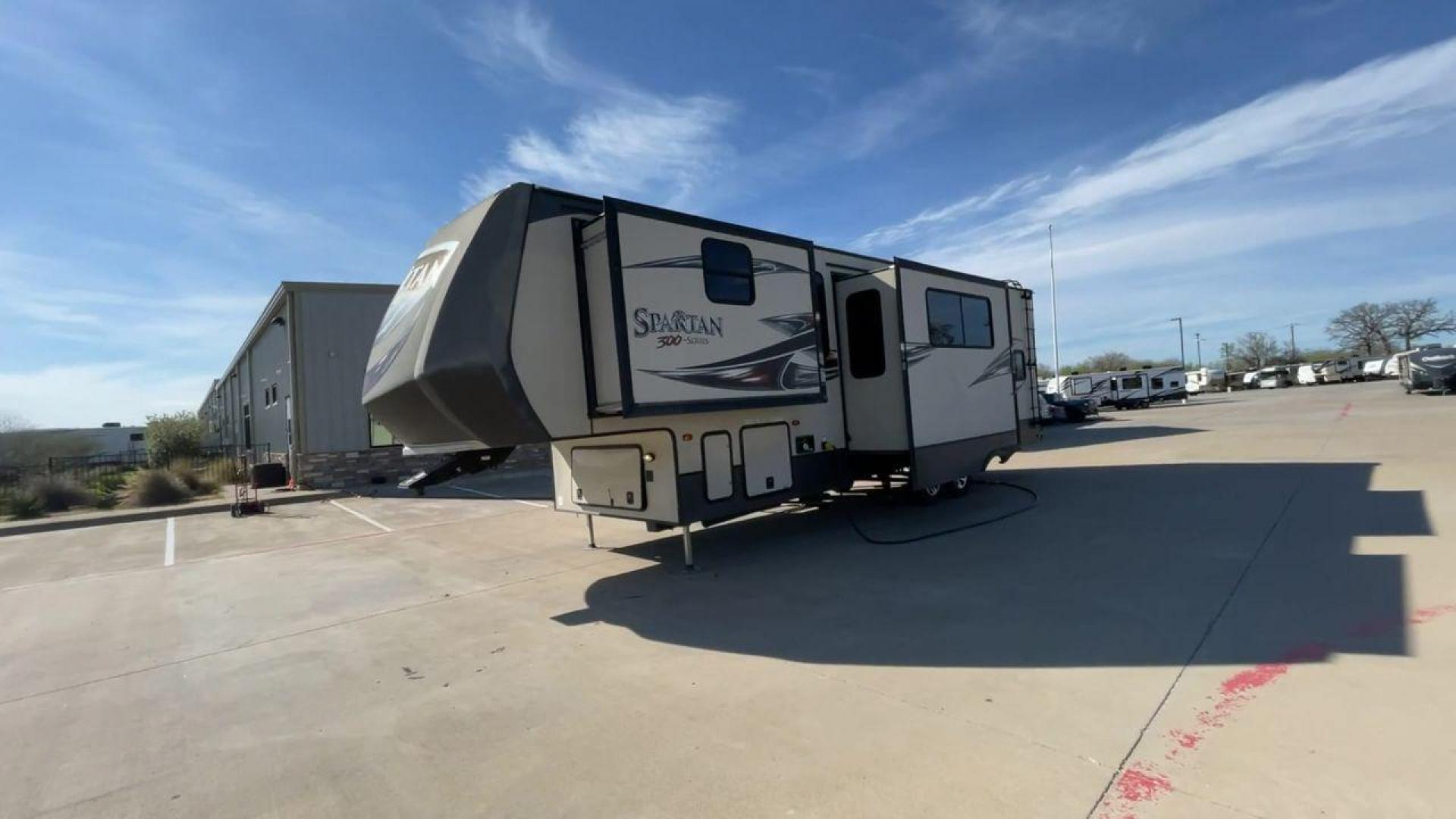 2015 WHITE SPARTAN 3210 (5ZT3STXBXFG) , located at 4319 N Main Street, Cleburne, TX, 76033, (817) 221-0660, 32.435829, -97.384178 - Here are additional factors highlighting why owning this RV is a superb choice. (1) The 2015 Spartan 3210 Toy Hauler has Aluminum-framed construction with vacuum-bonded laminated sidewalls (2) It features Electric patio awning, Pass-through storage compartments and Spare tire with lockable compa - Photo#5