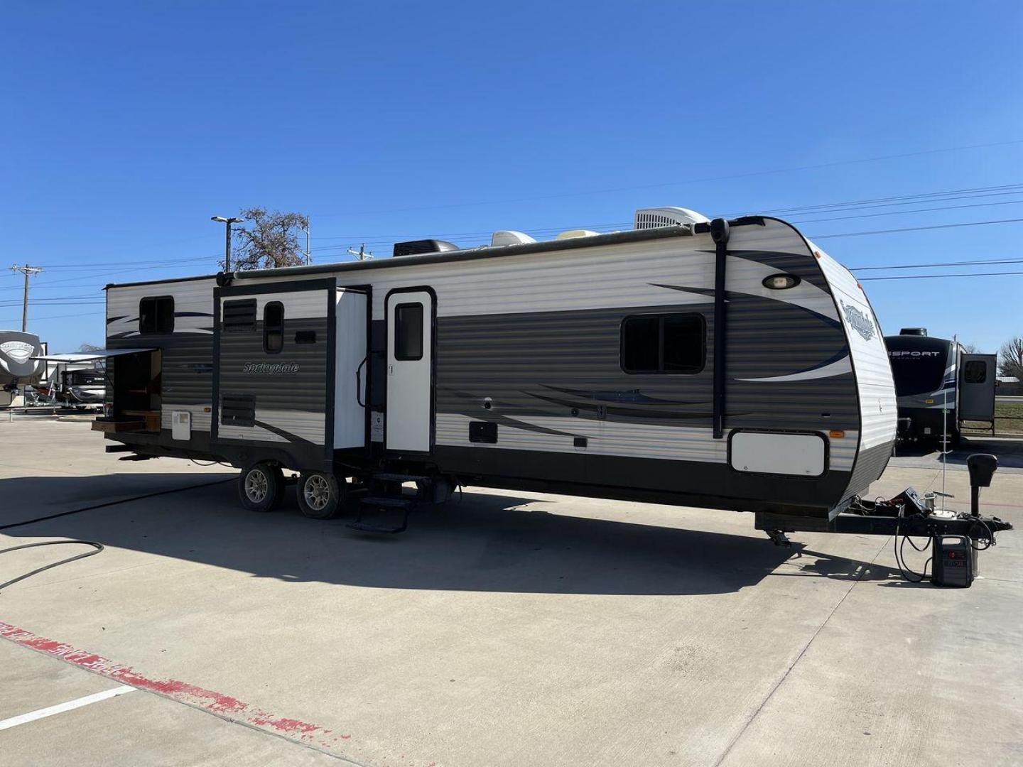 2015 GRAY SPRINGDALE 330KI (4YDT33027F3) , located at 4319 N Main Street, Cleburne, TX, 76033, (817) 221-0660, 32.435829, -97.384178 - Photo#23