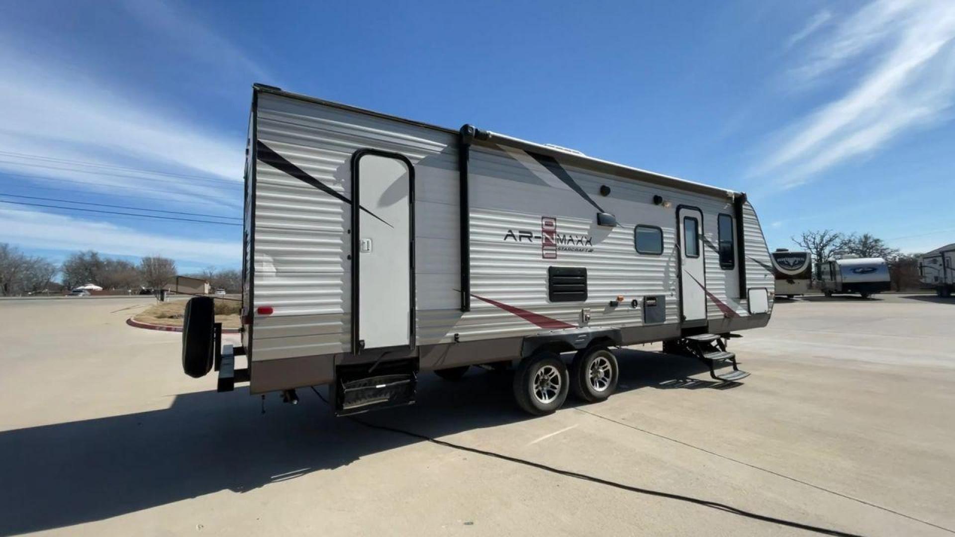 2015 WHITE STARCRAFT 27BHS - (1SABS0BP2F2) , located at 4319 N Main Street, Cleburne, TX, 76033, (817) 221-0660, 32.435829, -97.384178 - Photo#1