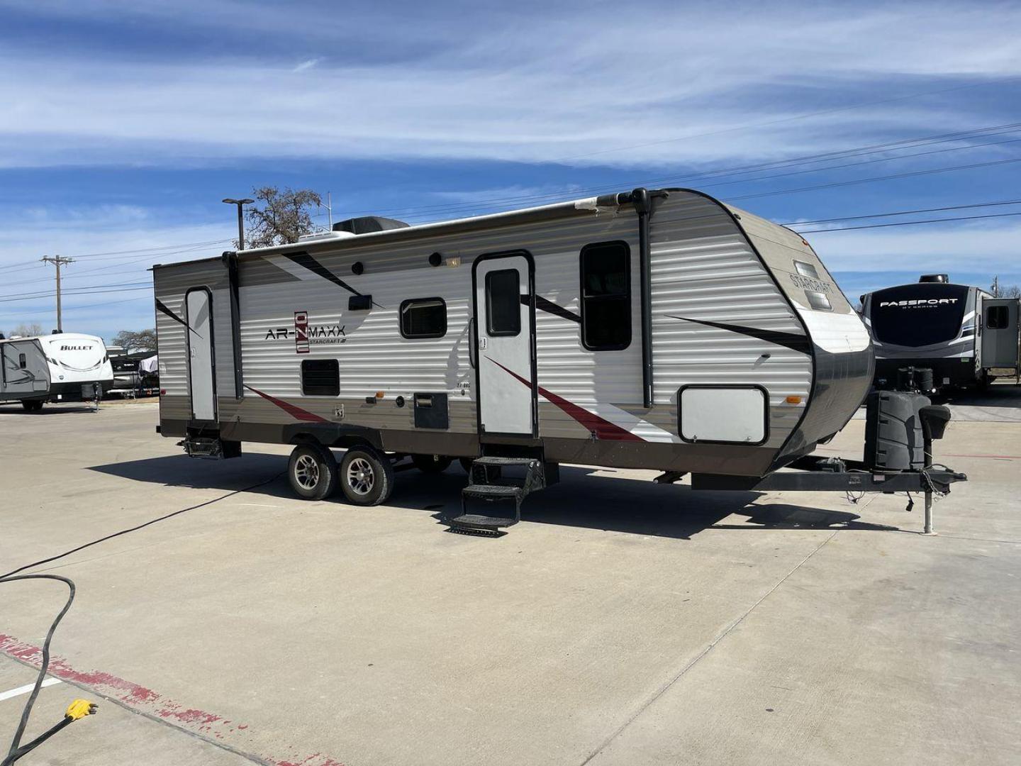 2015 WHITE STARCRAFT 27BHS - (1SABS0BP2F2) , located at 4319 N Main Street, Cleburne, TX, 76033, (817) 221-0660, 32.435829, -97.384178 - Photo#22