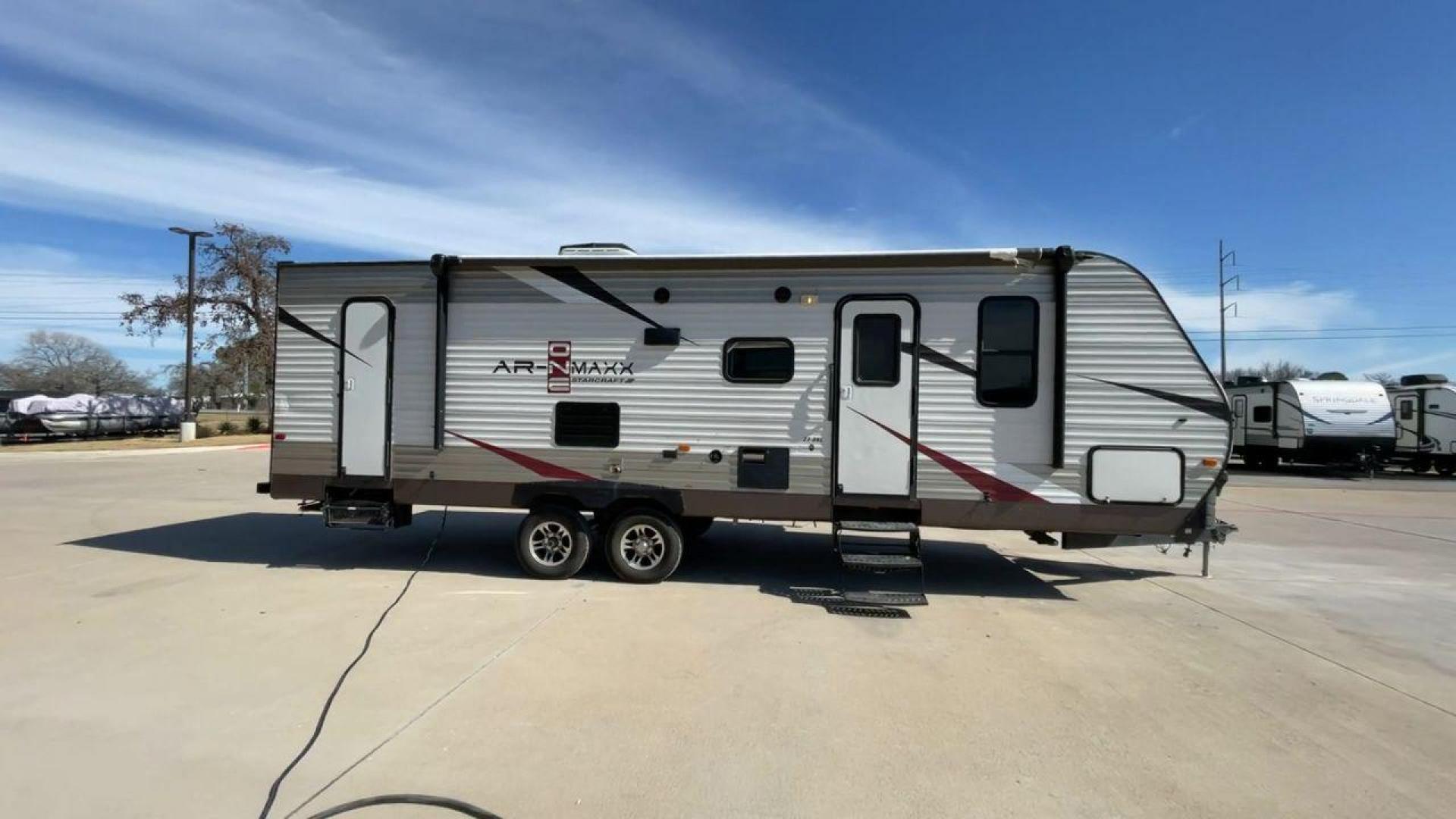 2015 WHITE STARCRAFT 27BHS - (1SABS0BP2F2) , located at 4319 N Main Street, Cleburne, TX, 76033, (817) 221-0660, 32.435829, -97.384178 - Photo#2