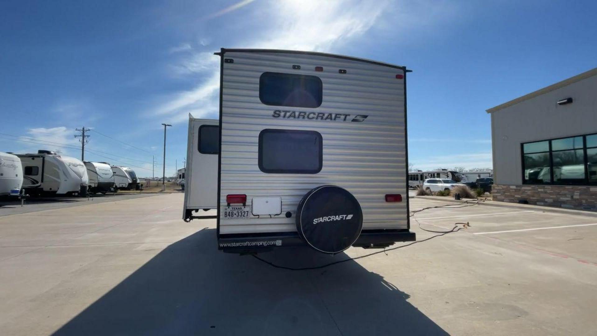 2015 WHITE STARCRAFT 27BHS - (1SABS0BP2F2) , located at 4319 N Main Street, Cleburne, TX, 76033, (817) 221-0660, 32.435829, -97.384178 - Photo#8