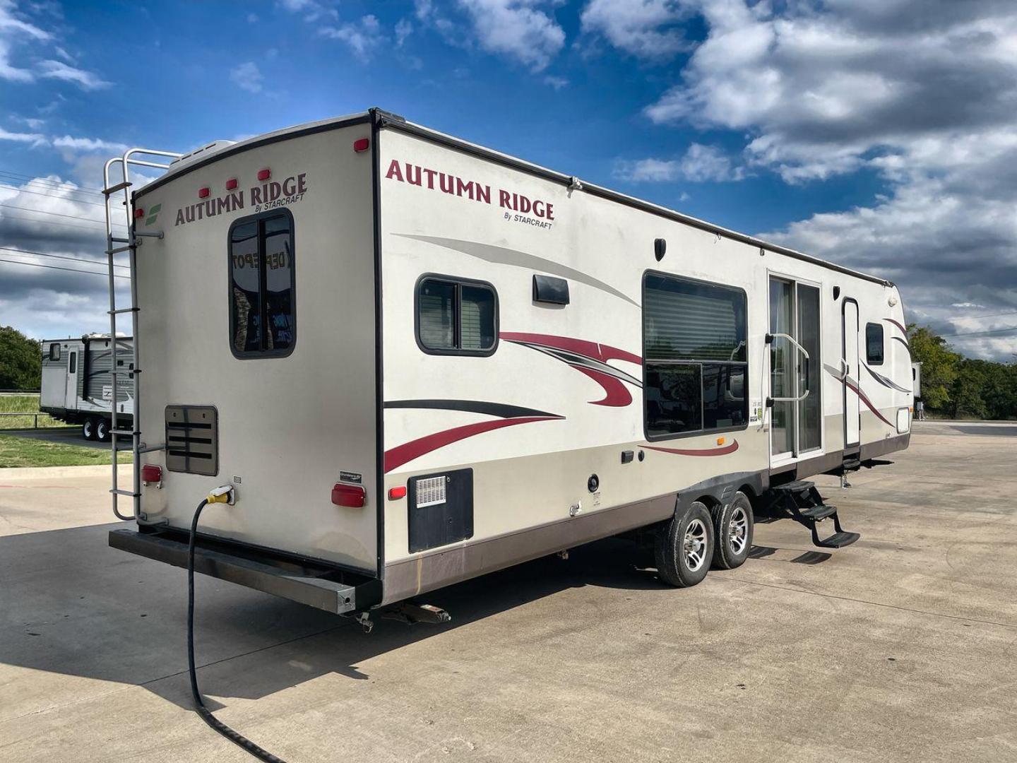 2015 STARCRAFT AUTUMN RIDGE 315RKS (1SABS0BT3E2) , located at 4319 N Main Street, Cleburne, TX, 76033, (817) 221-0660, 32.435829, -97.384178 - Photo#24