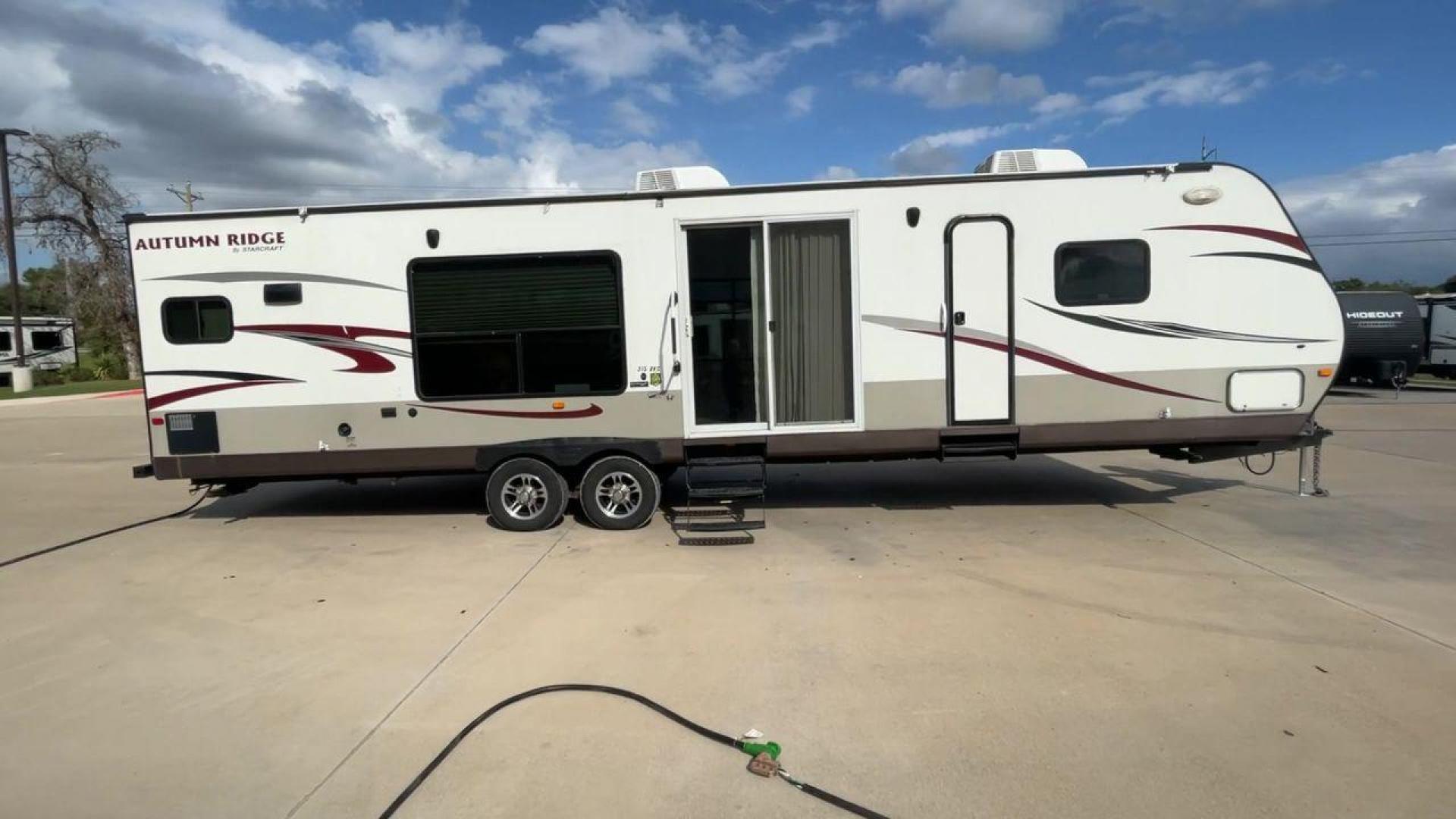 2015 STARCRAFT AUTUMN RIDGE 315RKS (1SABS0BT3E2) , located at 4319 N Main Street, Cleburne, TX, 76033, (817) 221-0660, 32.435829, -97.384178 - Photo#2