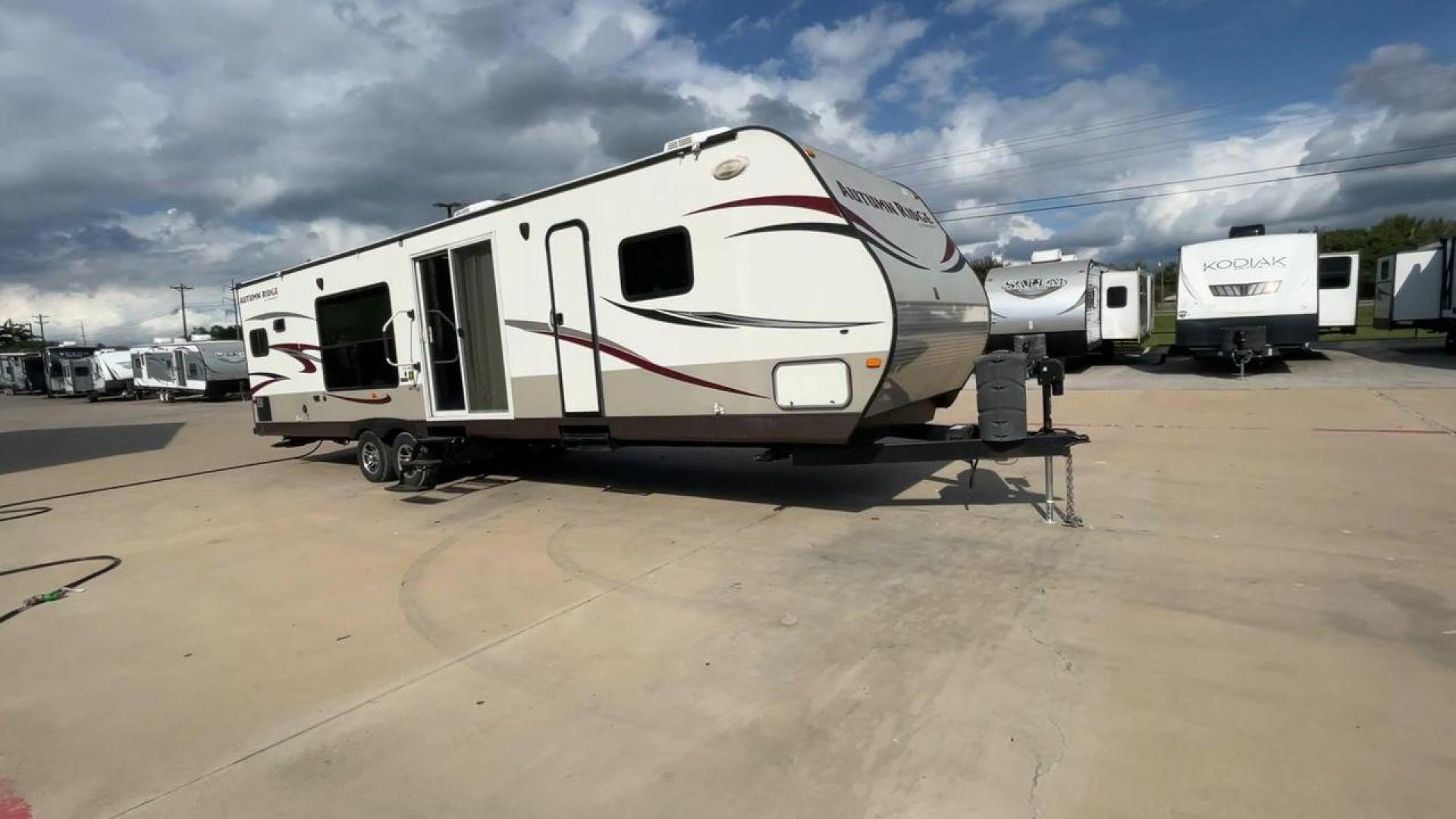 2015 STARCRAFT AUTUMN RIDGE 315RKS (1SABS0BT3E2) , located at 4319 N Main Street, Cleburne, TX, 76033, (817) 221-0660, 32.435829, -97.384178 - Photo#3