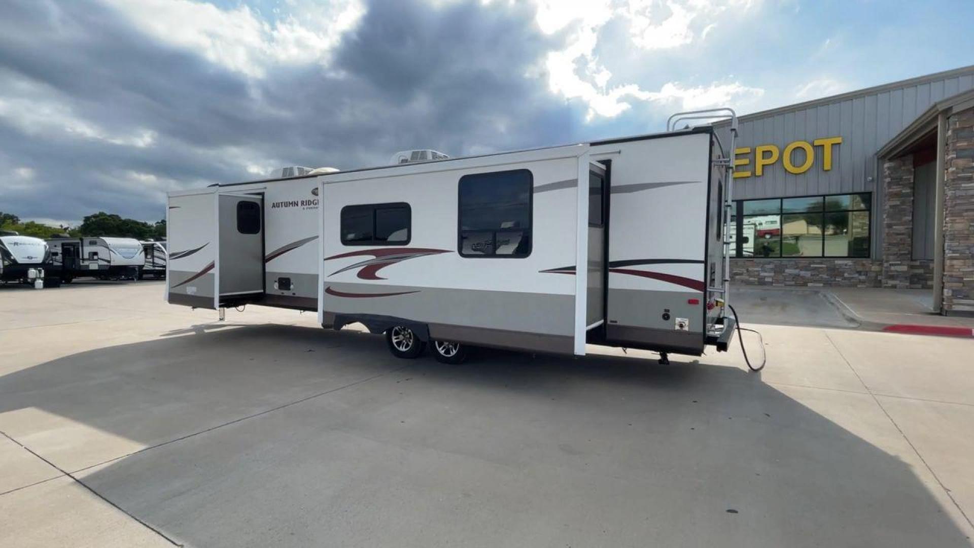 2015 STARCRAFT AUTUMN RIDGE 315RKS (1SABS0BT3E2) , located at 4319 N Main Street, Cleburne, TX, 76033, (817) 221-0660, 32.435829, -97.384178 - Photo#7