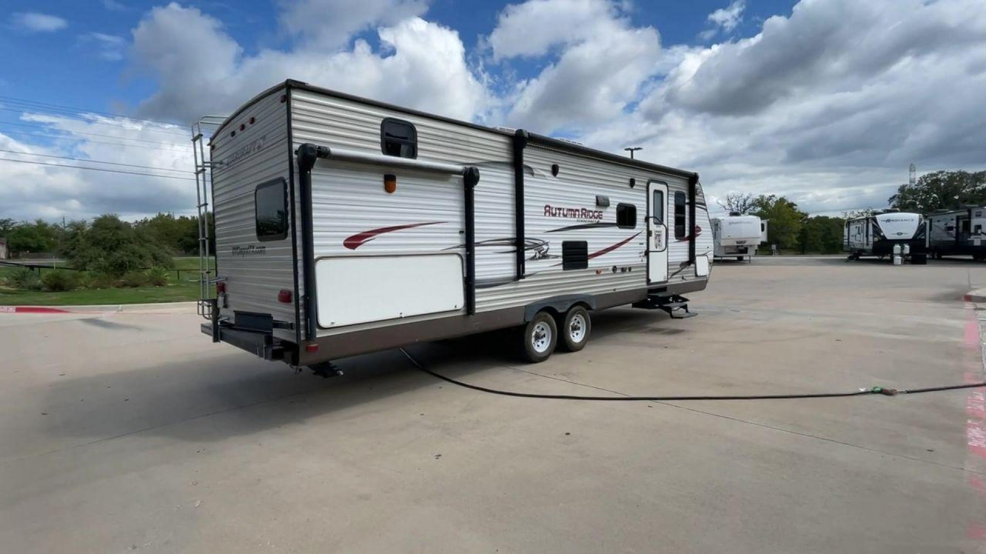 2015 STARCRAFT HOMESTEAD 309BHL (1SABS0BR1F2) , Length: 33.92 ft | Dry Weight: 6,720 lbs. lbs | Gross Weight: 9,250 lbs. | Slides: 1 transmission, located at 4319 N Main Street, Cleburne, TX, 76033, (817) 221-0660, 32.435829, -97.384178 - The 2015 Starcraft Homestead 309QK is more than just a trailer – it's your home away from home. This expansive and cozy travel trailer is tailor-made for families or groups of up to 8 people. Boasting a master bedroom with a queen-size bed, bunk beds in the rear bedroom, and a dinette conversion b - Photo#1