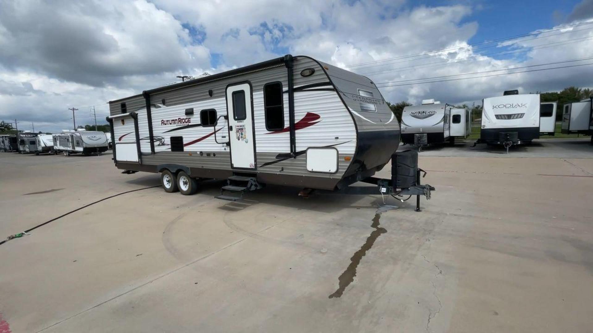 2015 STARCRAFT HOMESTEAD 309BHL (1SABS0BR1F2) , Length: 33.92 ft | Dry Weight: 6,720 lbs. lbs | Gross Weight: 9,250 lbs. | Slides: 1 transmission, located at 4319 N Main Street, Cleburne, TX, 76033, (817) 221-0660, 32.435829, -97.384178 - The 2015 Starcraft Homestead 309QK is more than just a trailer – it's your home away from home. This expansive and cozy travel trailer is tailor-made for families or groups of up to 8 people. Boasting a master bedroom with a queen-size bed, bunk beds in the rear bedroom, and a dinette conversion b - Photo#3