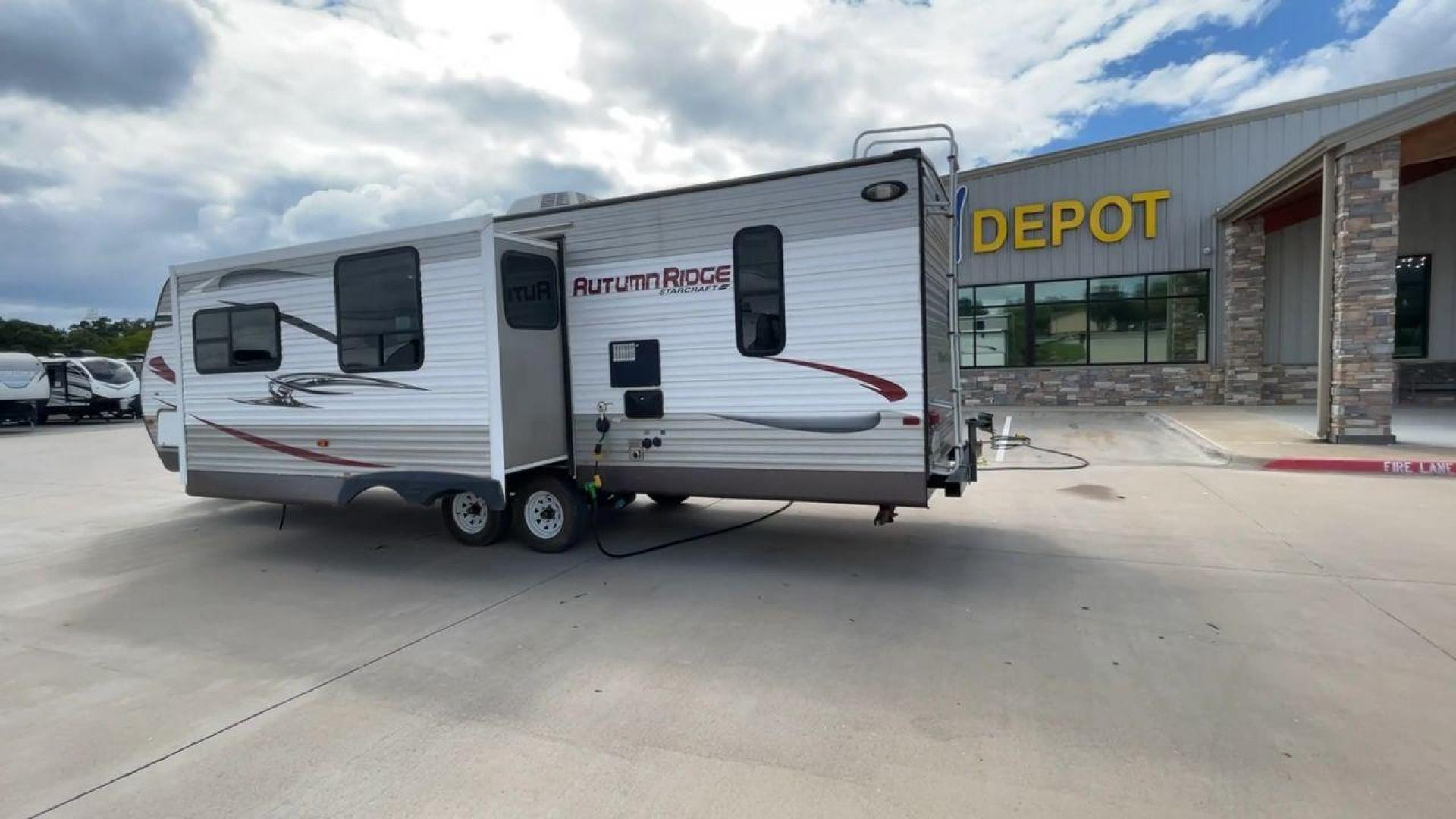 2015 STARCRAFT HOMESTEAD 309BHL (1SABS0BR1F2) , Length: 33.92 ft | Dry Weight: 6,720 lbs. lbs | Gross Weight: 9,250 lbs. | Slides: 1 transmission, located at 4319 N Main Street, Cleburne, TX, 76033, (817) 221-0660, 32.435829, -97.384178 - The 2015 Starcraft Homestead 309QK is more than just a trailer – it's your home away from home. This expansive and cozy travel trailer is tailor-made for families or groups of up to 8 people. Boasting a master bedroom with a queen-size bed, bunk beds in the rear bedroom, and a dinette conversion b - Photo#7