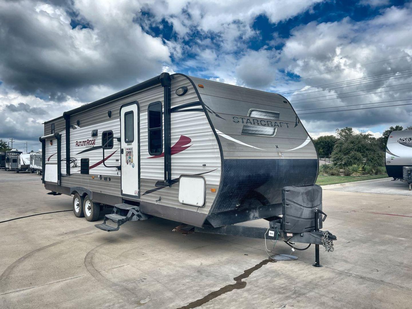 2015 STARCRAFT HOMESTEAD 309BHL (1SABS0BR1F2) , Length: 33.92 ft | Dry Weight: 6,720 lbs. lbs | Gross Weight: 9,250 lbs. | Slides: 1 transmission, located at 4319 N Main Street, Cleburne, TX, 76033, (817) 221-0660, 32.435829, -97.384178 - The 2015 Starcraft Homestead 309QK is more than just a trailer – it's your home away from home. This expansive and cozy travel trailer is tailor-made for families or groups of up to 8 people. Boasting a master bedroom with a queen-size bed, bunk beds in the rear bedroom, and a dinette conversion b - Photo#23