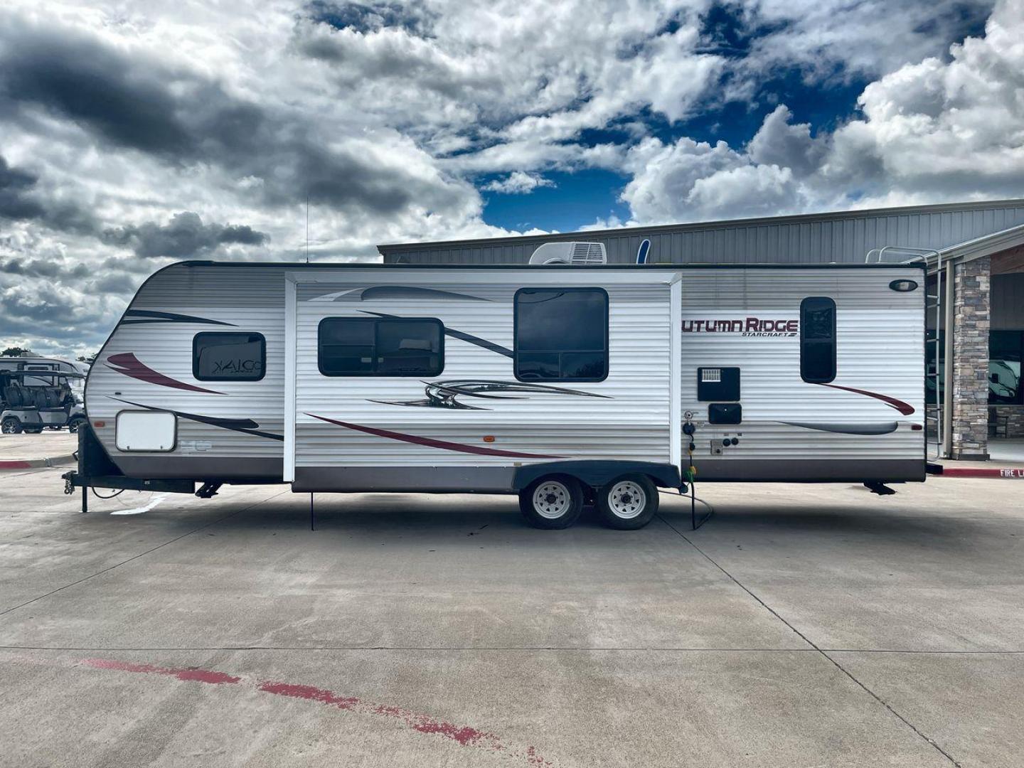 2015 STARCRAFT HOMESTEAD 309BHL (1SABS0BR1F2) , Length: 33.92 ft | Dry Weight: 6,720 lbs. lbs | Gross Weight: 9,250 lbs. | Slides: 1 transmission, located at 4319 N Main Street, Cleburne, TX, 76033, (817) 221-0660, 32.435829, -97.384178 - The 2015 Starcraft Homestead 309QK is more than just a trailer – it's your home away from home. This expansive and cozy travel trailer is tailor-made for families or groups of up to 8 people. Boasting a master bedroom with a queen-size bed, bunk beds in the rear bedroom, and a dinette conversion b - Photo#24