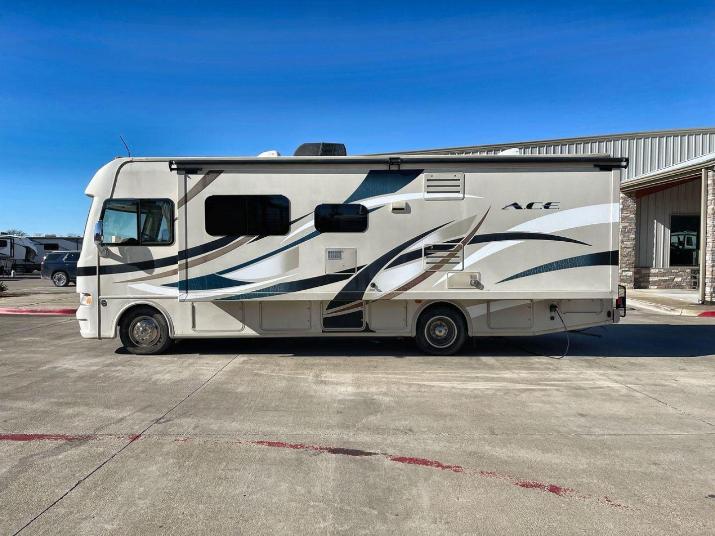 2015 THOR ACE 29.3 (1F65F5DY5F0) , Length: 29.58 ft. | Gross Weight: 18,000 lbs. | Slides: 1 transmission, located at 4319 N Main Street, Cleburne, TX, 76033, (817) 221-0660, 32.435829, -97.384178 - The 2015 Thor ACE 29.3 is a versatile and compact Class A motorhome, perfect for families or couples seeking adventure on the open road. This model offers a blend of comfort, functionality, and durability, making it an excellent choice for both short getaways and extended trips. Measuring 29.58 ft. - Photo#24