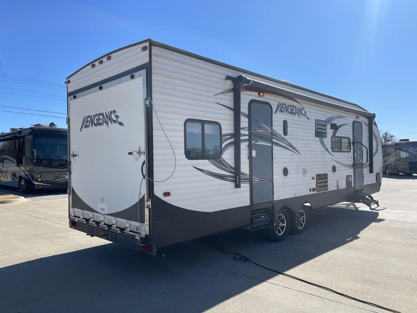 2015 WHITE VENGEANCE SU 29V (4X4TVGE24FY) , Length: 34.5 ft. | Dry Weight: 7,618 lbs. | Gross Weight: 9,985 lbs. | Slides: 1 transmission, located at 4319 N Main Street, Cleburne, TX, 76033, (817) 221-0660, 32.435829, -97.384178 - The 2015 Vengeance SU 29V is a versatile and spacious toy hauler, ideal for outdoor enthusiasts who crave adventure. With a length of 34.5 feet and a dry weight of 7,618 pounds, this travel trailer provides generous storage space while ensuring your comfort is not compromised. With a single slide, t - Photo#24