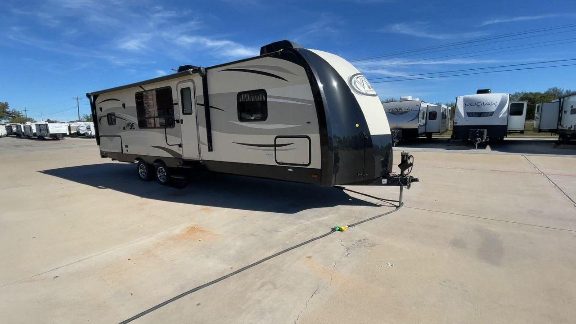 2015 TAN VIBE EXTREME 268RKS (4X4TVBC29F4) , Length: 32 ft. | Dry Weight: 6,398 lbs. | Slides: 1 transmission, located at 4319 N Main Street, Cleburne, TX, 76033, (817) 221-0660, 32.435829, -97.384178 - The 2015 Vibe Extreme 268RKS travel trailer will significantly serve you with its amenities and features. This trailer only measures 32 ft in length, 8 ft in width, and 11 ft in height. It has a dry weight of 6,398 lbs with a payload capacity of 1,867 lbs and a hitch weight of 742 lbs. A small k - Photo#3