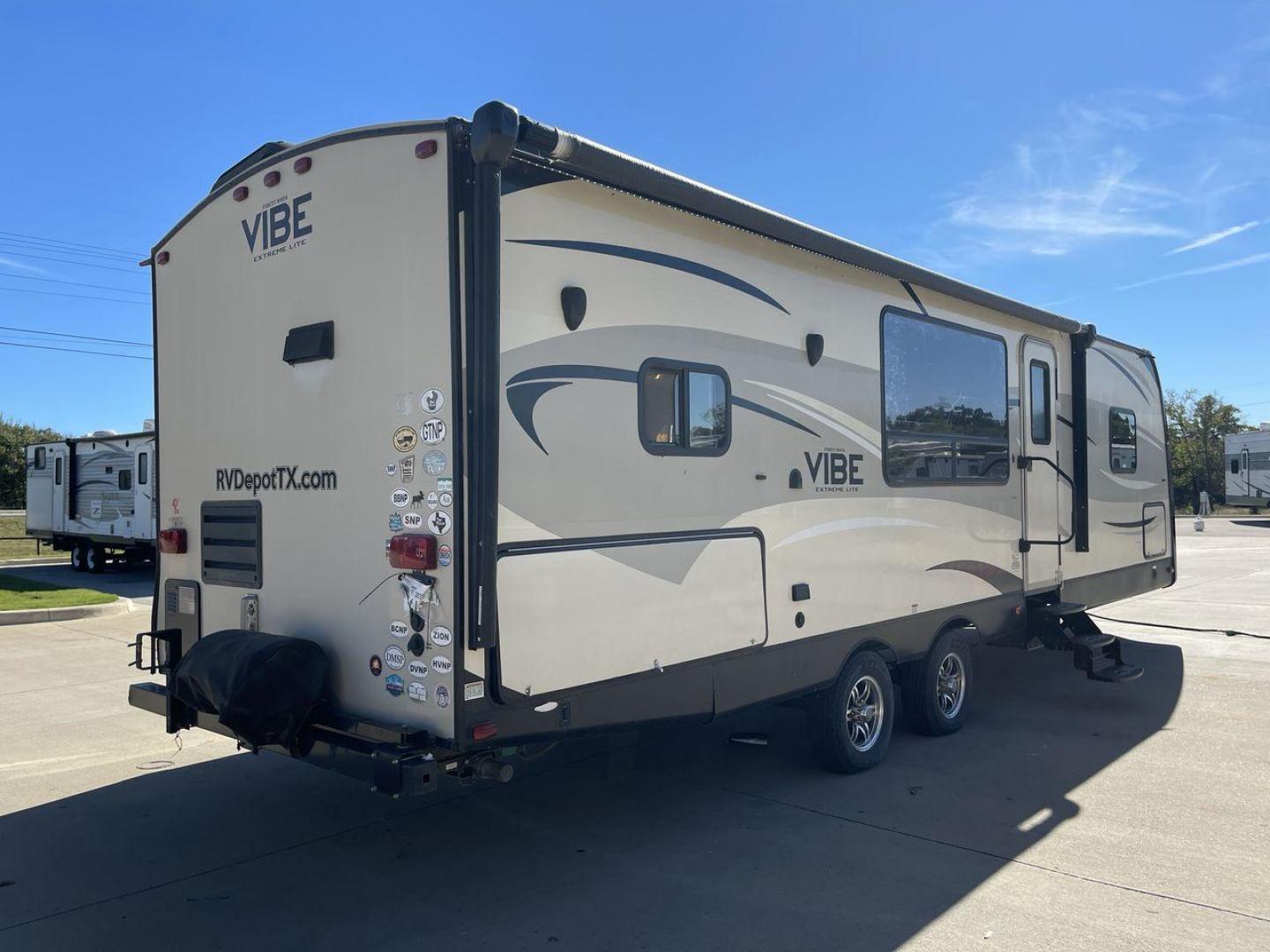 2015 TAN VIBE EXTREME 268RKS (4X4TVBC29F4) , Length: 32 ft. | Dry Weight: 6,398 lbs. | Slides: 1 transmission, located at 4319 N Main Street, Cleburne, TX, 76033, (817) 221-0660, 32.435829, -97.384178 - The 2015 Vibe Extreme 268RKS travel trailer will significantly serve you with its amenities and features. This trailer only measures 32 ft in length, 8 ft in width, and 11 ft in height. It has a dry weight of 6,398 lbs with a payload capacity of 1,867 lbs and a hitch weight of 742 lbs. A small k - Photo#23