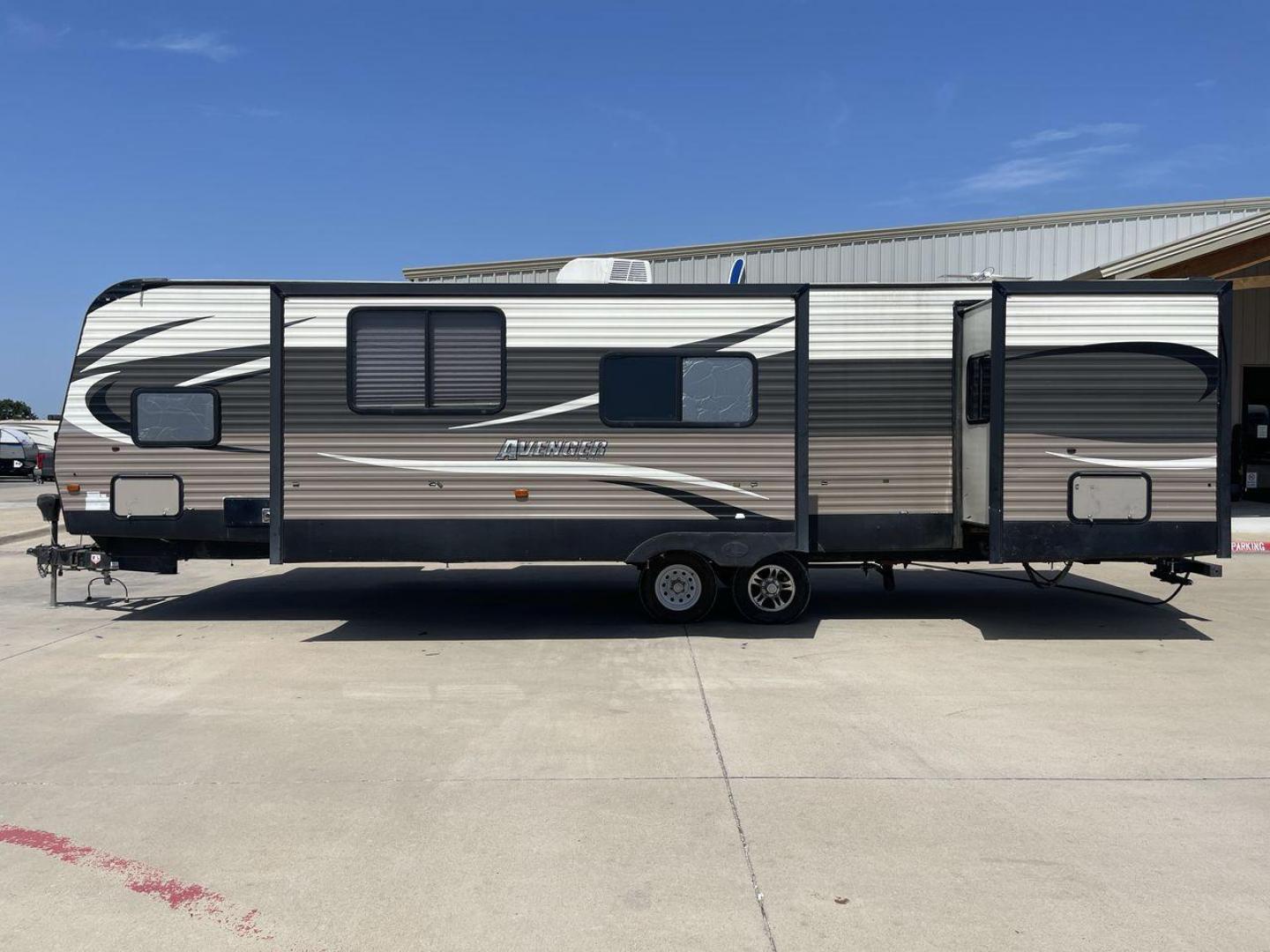 2016 TAN AVENGER 32FBI - (5ZT2AVXB6GB) , located at 4319 N Main Street, Cleburne, TX, 76033, (817) 221-0660, 32.435829, -97.384178 - Photo#24