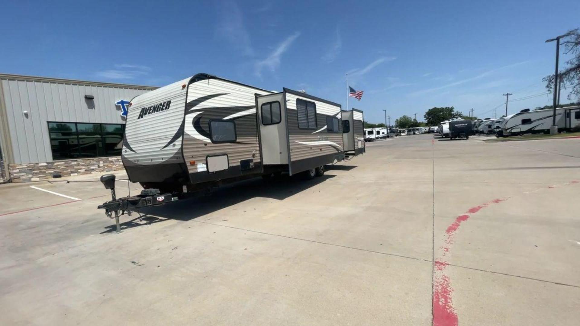 2016 TAN AVENGER 32FBI - (5ZT2AVXB6GB) , located at 4319 N Main Street, Cleburne, TX, 76033, (817) 221-0660, 32.435829, -97.384178 - Photo#5